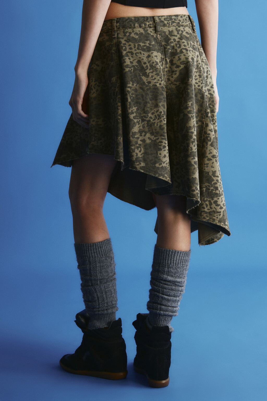Юбка миди асимметричная с леопардовым принтом - цвет зеленый - 3