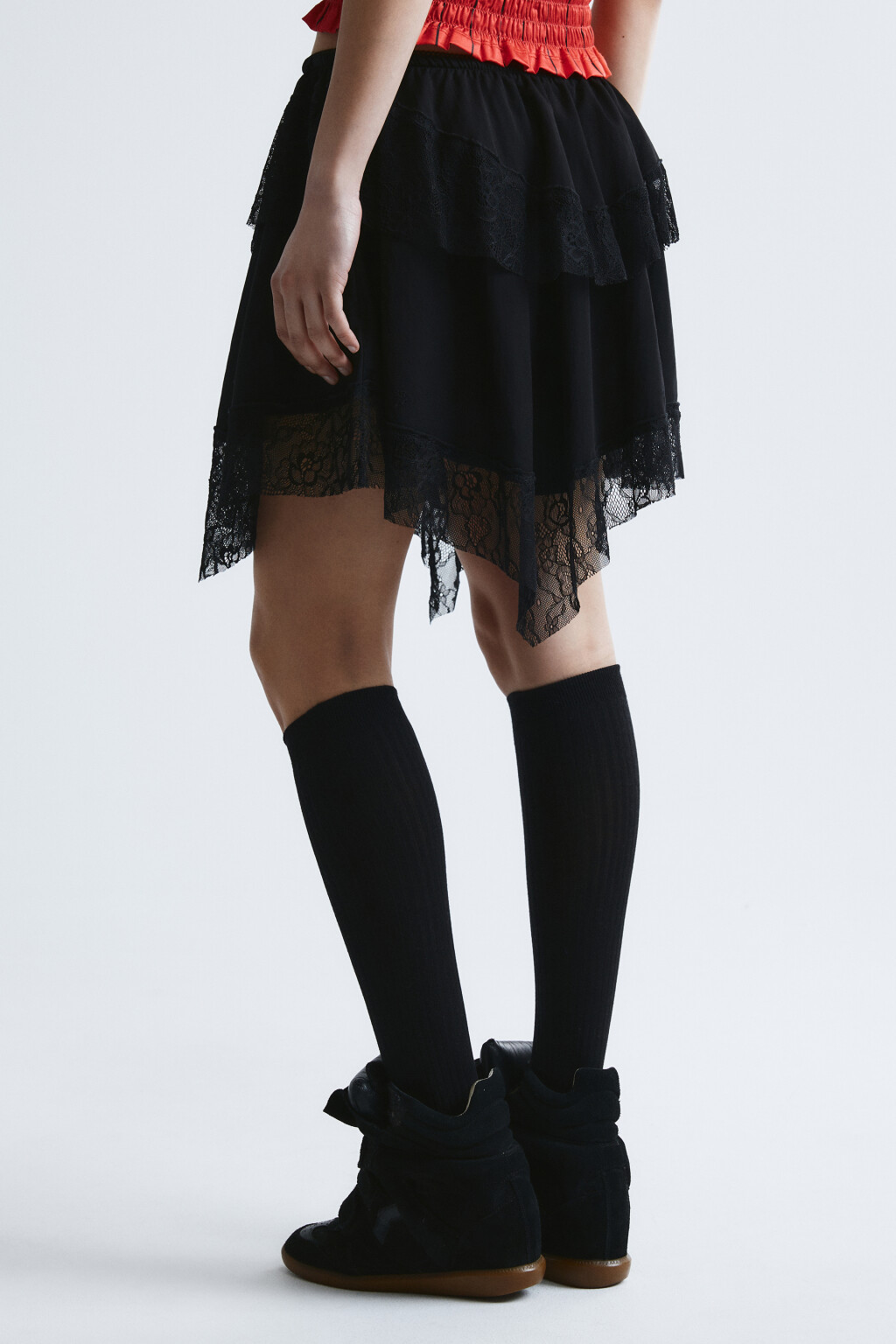 Юбка-мини асимметричная с кружевом - цвет черный - 4