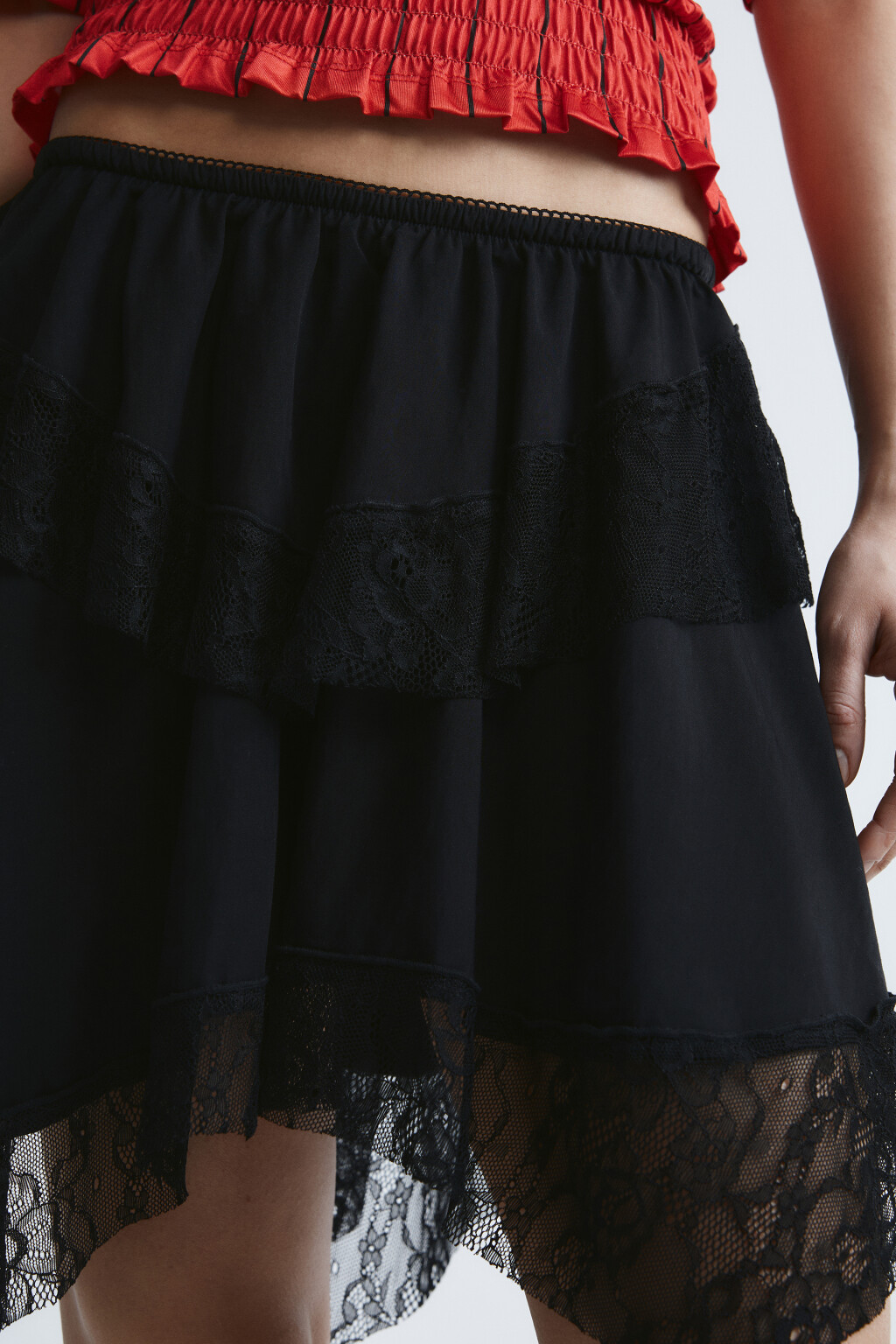 Юбка-мини асимметричная с кружевом - цвет черный - 6