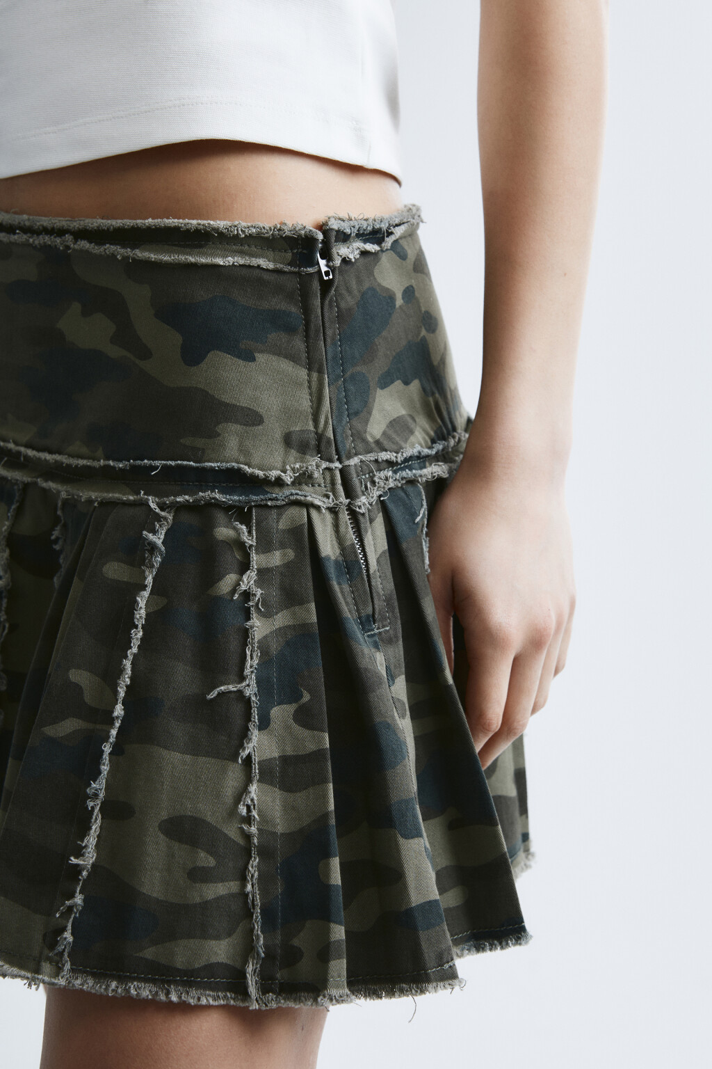 Юбка мини в складку с принтом - цвет коричневый - 7