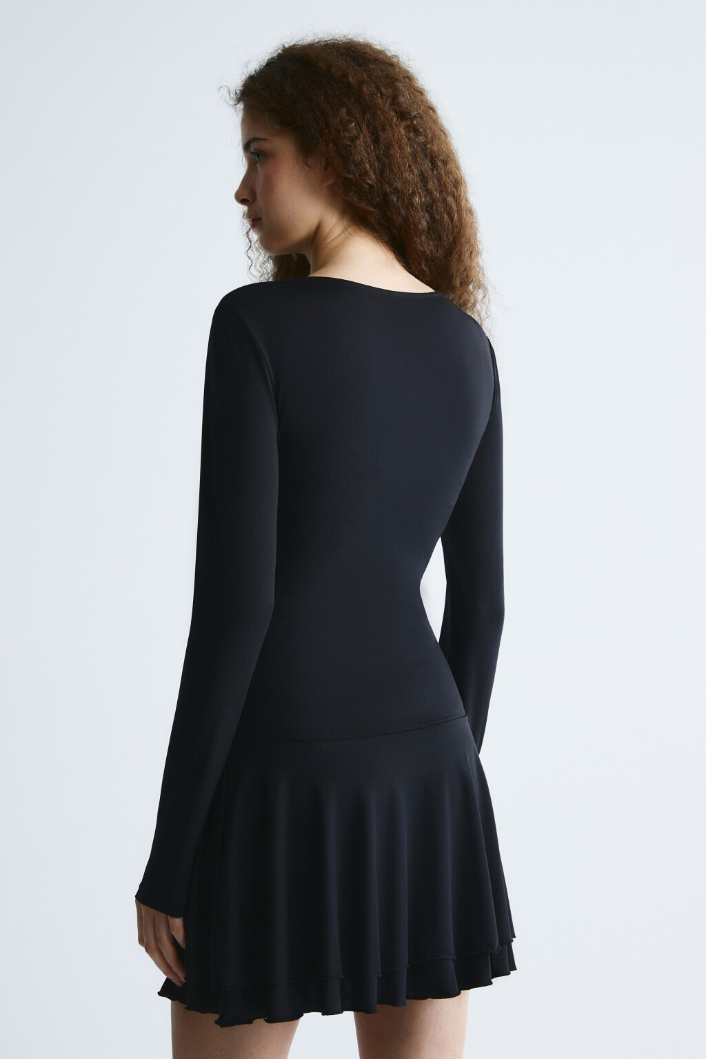 Платье мини полуприлегающее со сборкой на талии - цвет черный - 3