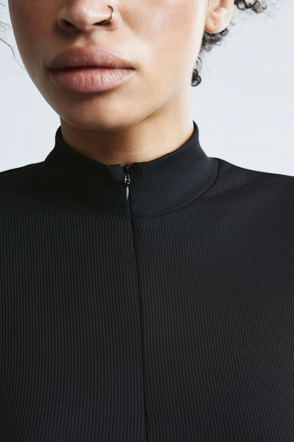 Платье в рубчик с юбкой-баллон - цвет черный - 5