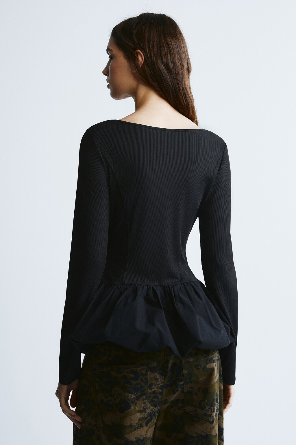 Блузка в рубчик с баской - цвет черный - 3