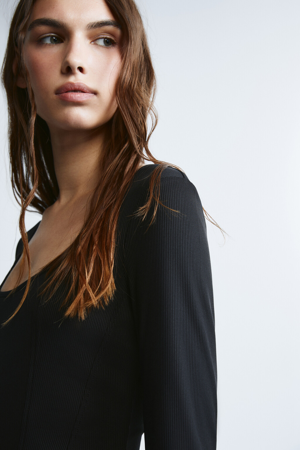 Блузка в рубчик с баской - цвет черный - 5