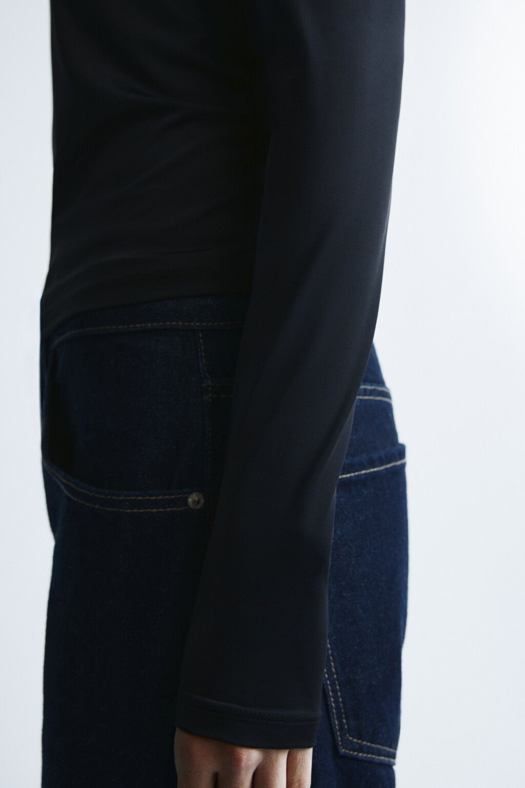 Лонгслив облегающий с бантиком - цвет черный - 6