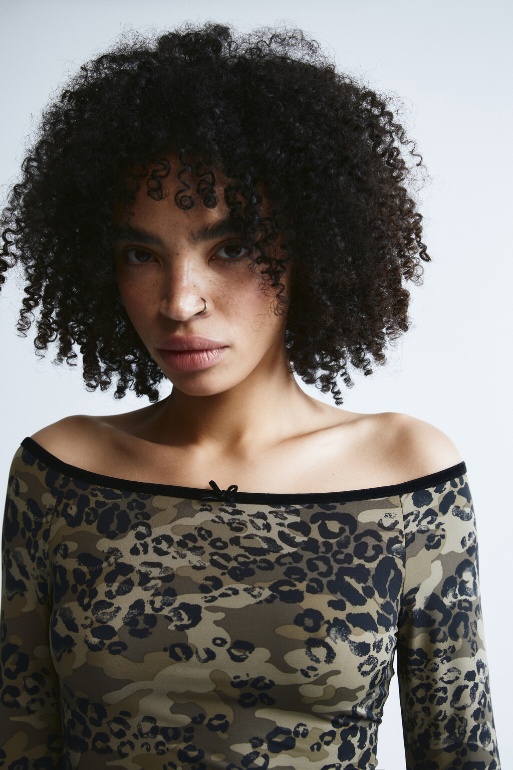 Лонгслив облегающий с бантиком - цвет бежевый - 6