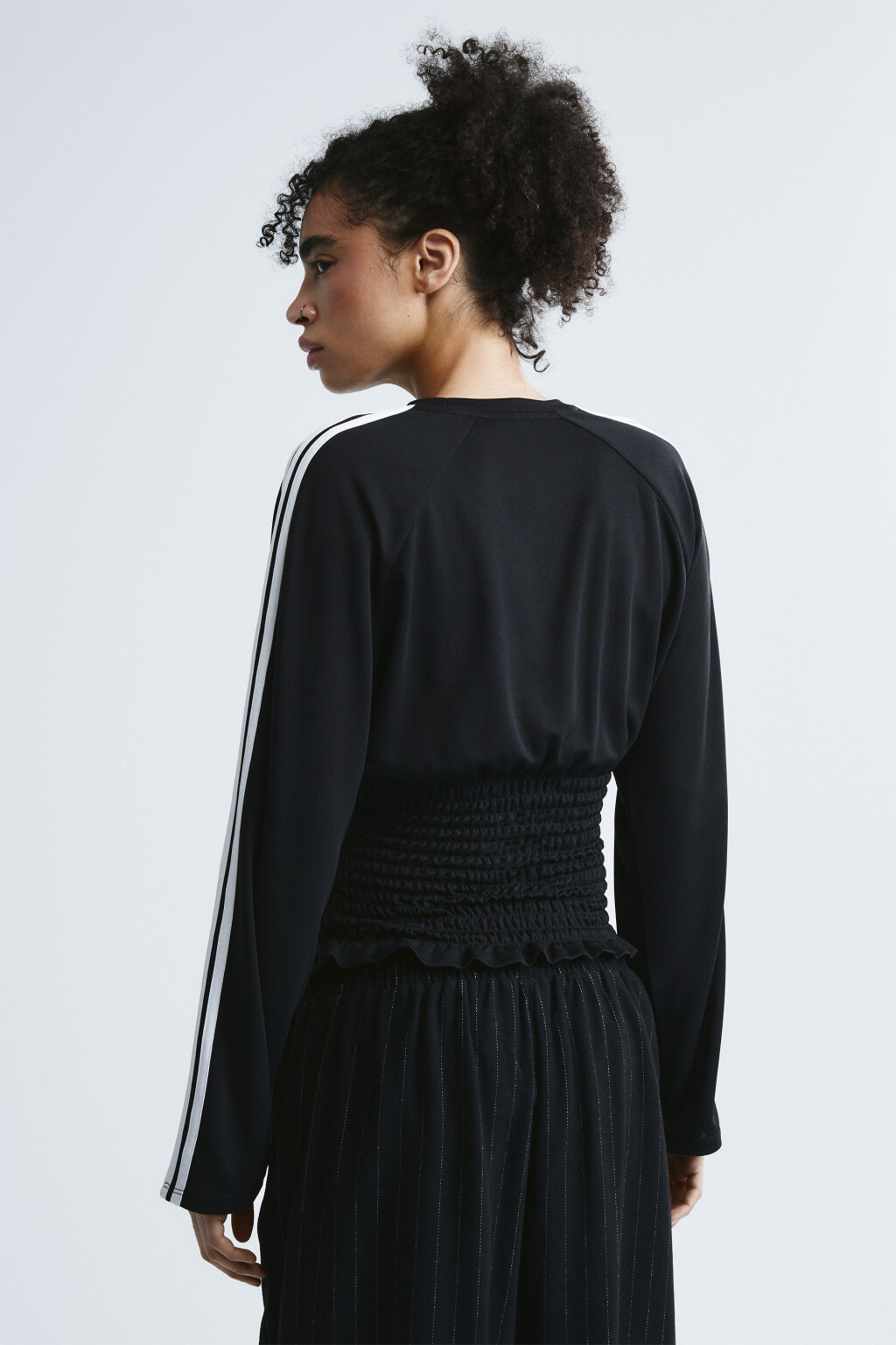 Лонгслив-джерси с декоративной сборкой - цвет черный - 4