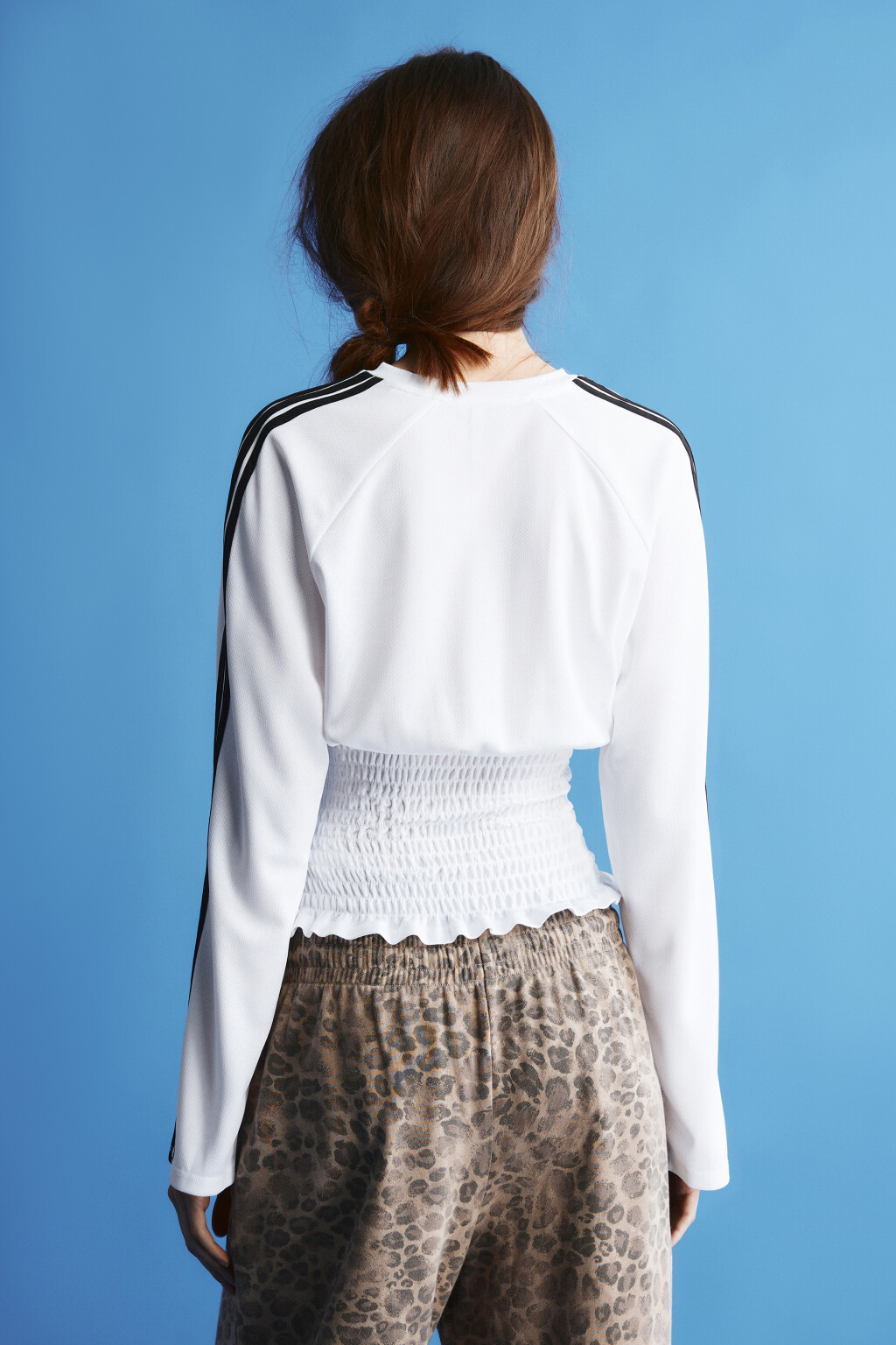 Лонгслив-джерси с декоративной сборкой - цвет белый - 5