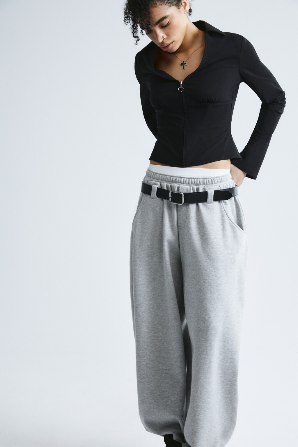 Рубашка приталенная с глубоким декольте и сердечком - цвет черный - 1