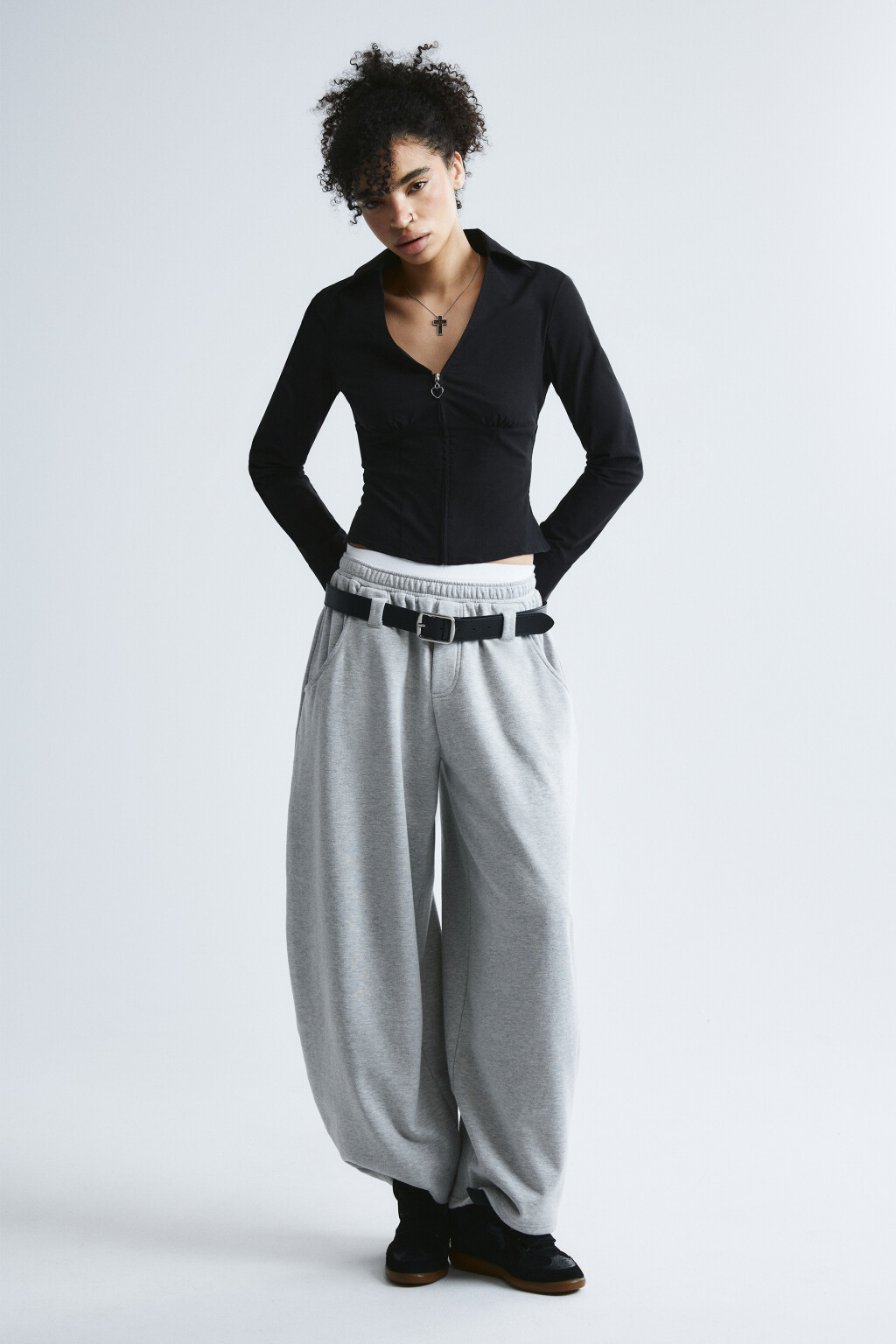 Рубашка приталенная с глубоким декольте и сердечком - цвет черный - 5