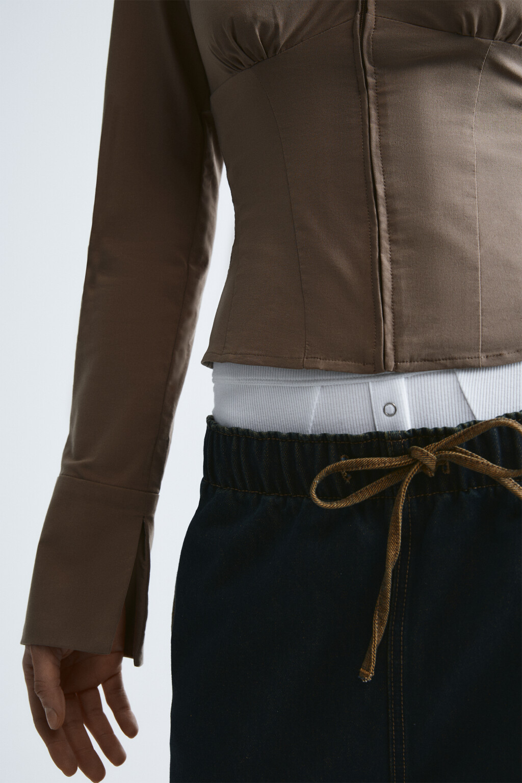 Рубашка приталенная с глубоким декольте и сердечком - цвет бежевый - 7