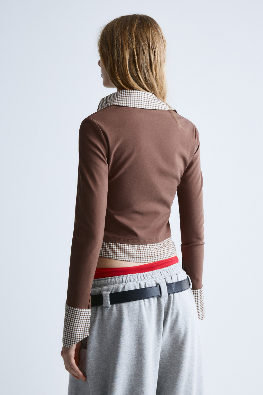 Блузка укороченная на молнии с имитацией второго слоя - цвет коричневый - 4