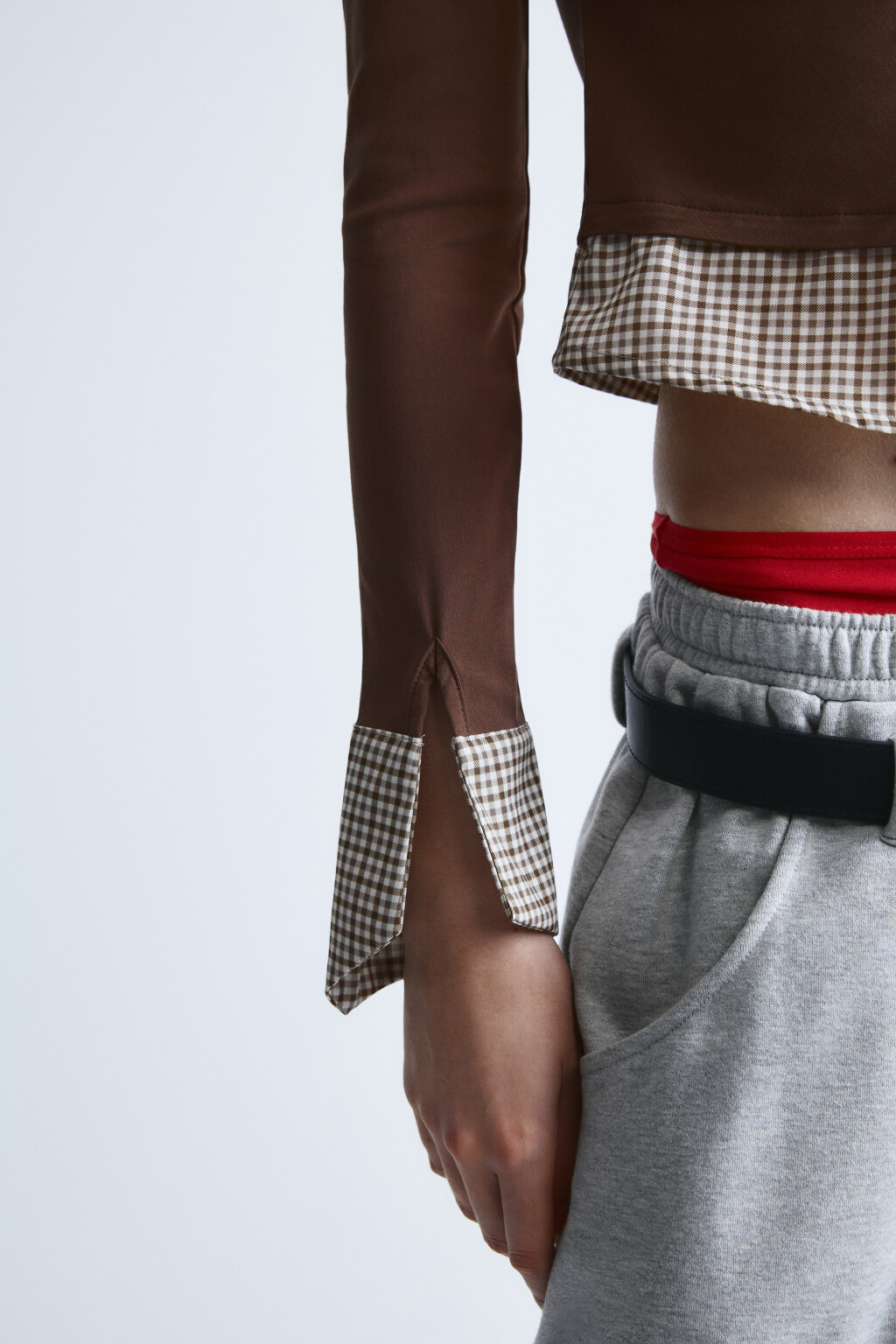 Блузка укороченная на молнии с имитацией второго слоя - цвет коричневый - 7