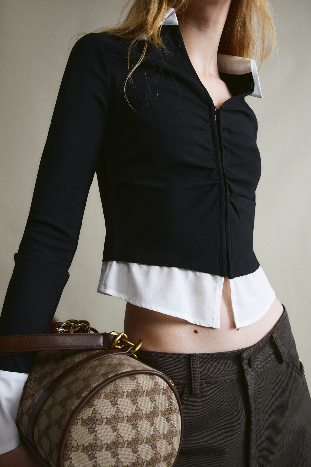 Блузка укороченная на молнии с имитацией второго слоя - цвет черный - 1