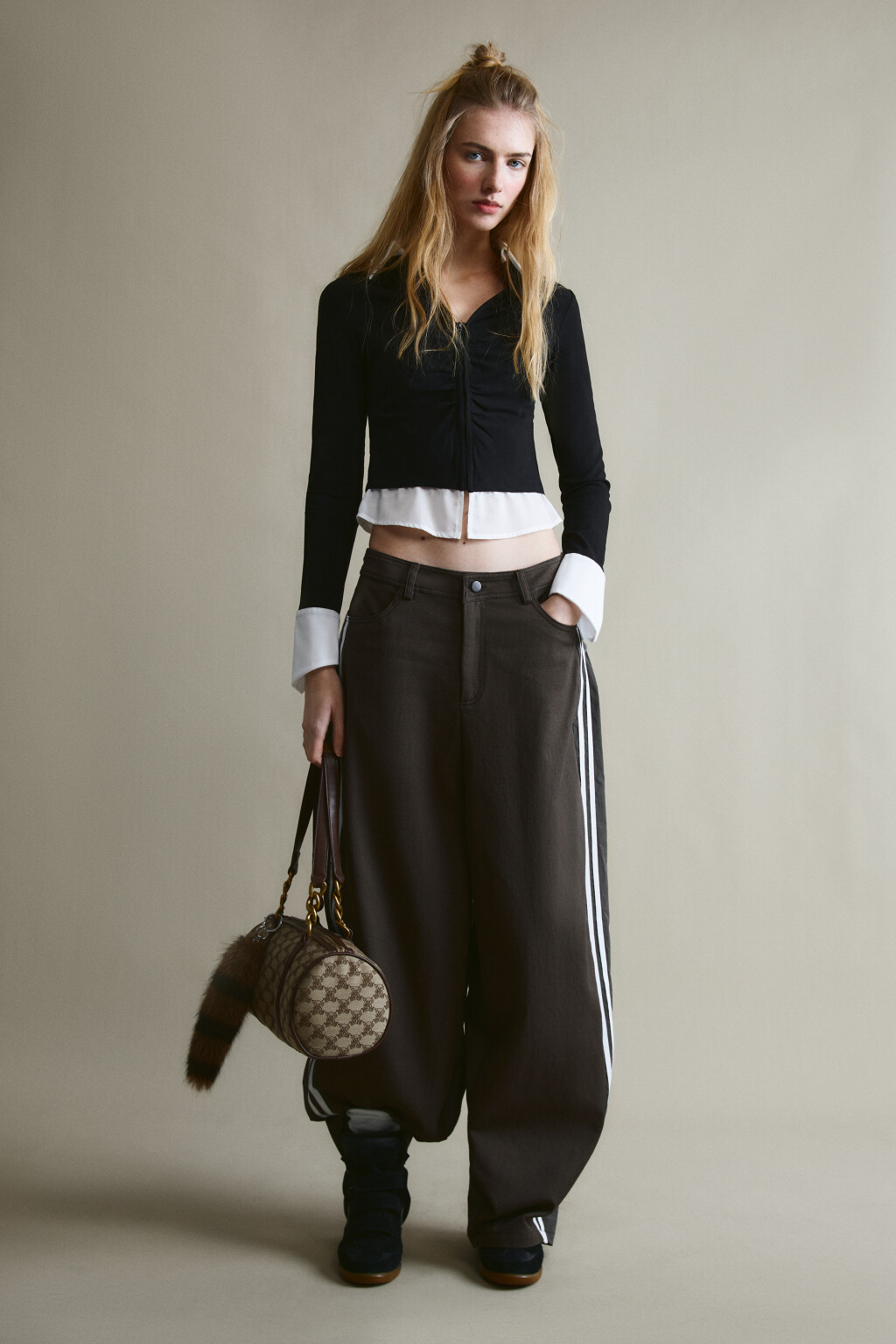 Блузка укороченная на молнии с имитацией второго слоя - цвет черный - 4