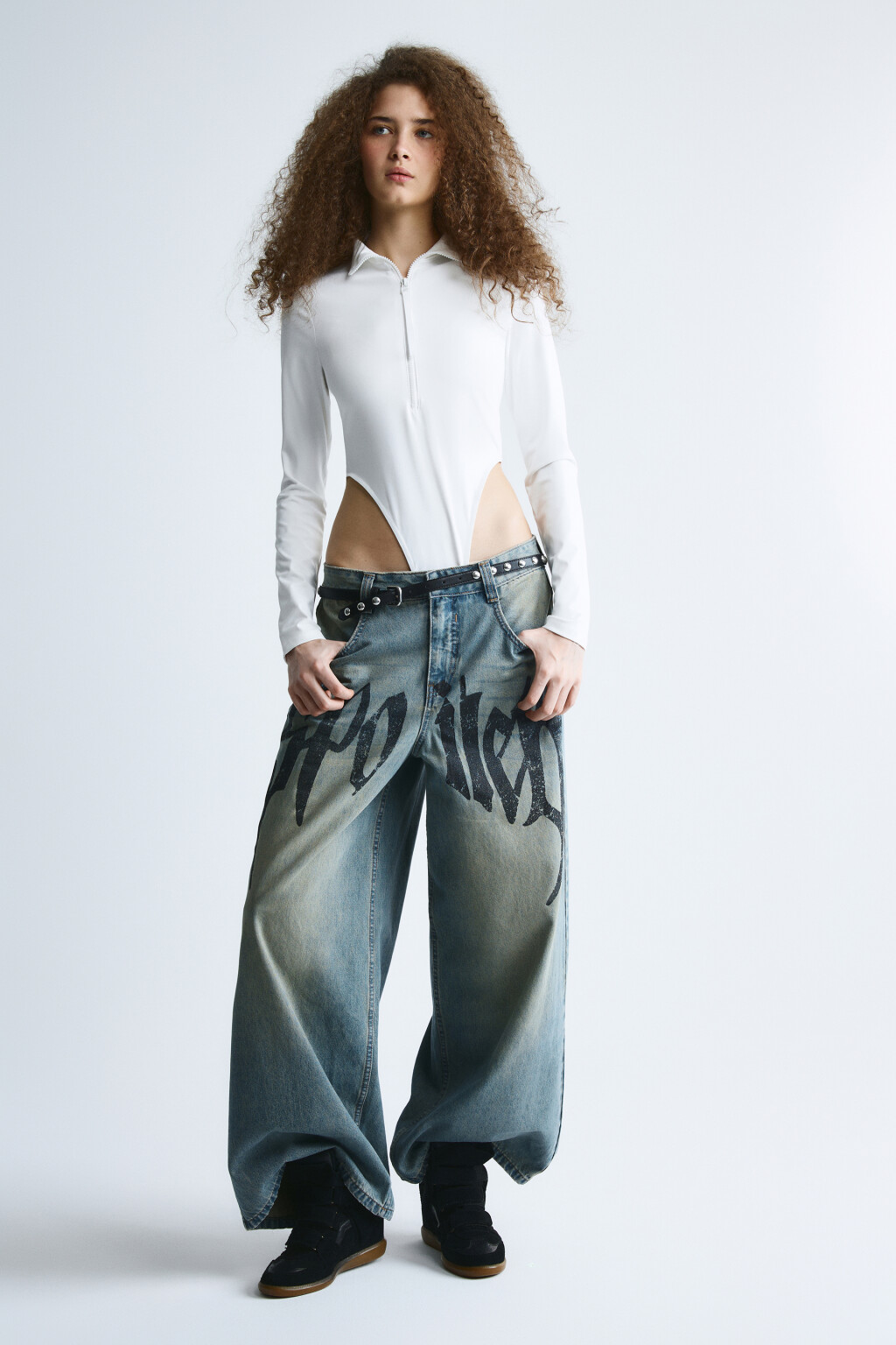 Блузка-боди с высокими вырезами и воротником-стойкой - цвет белый - 4