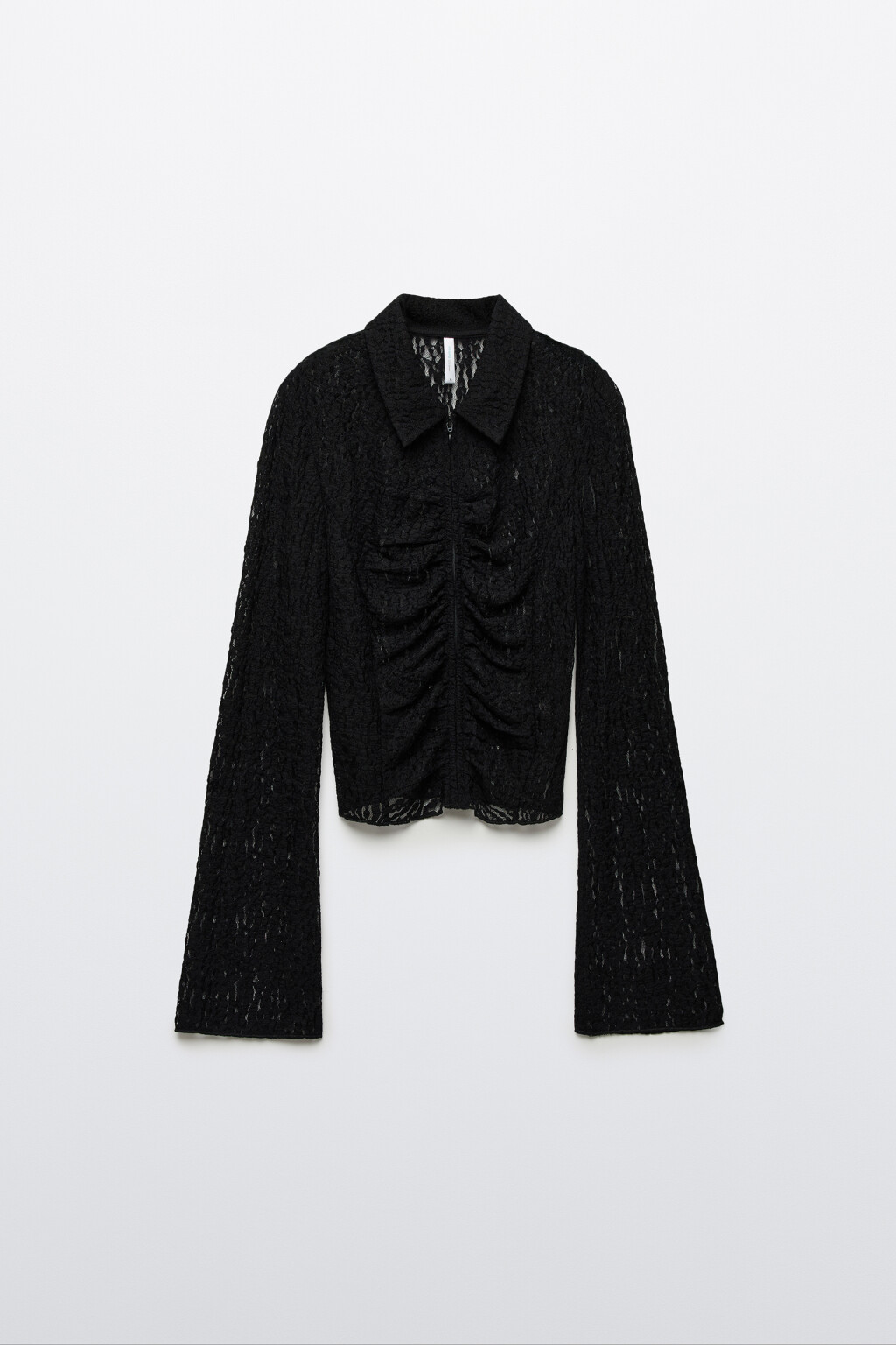 Блузка приталенная с кружевом и драпировками - цвет черный - 1