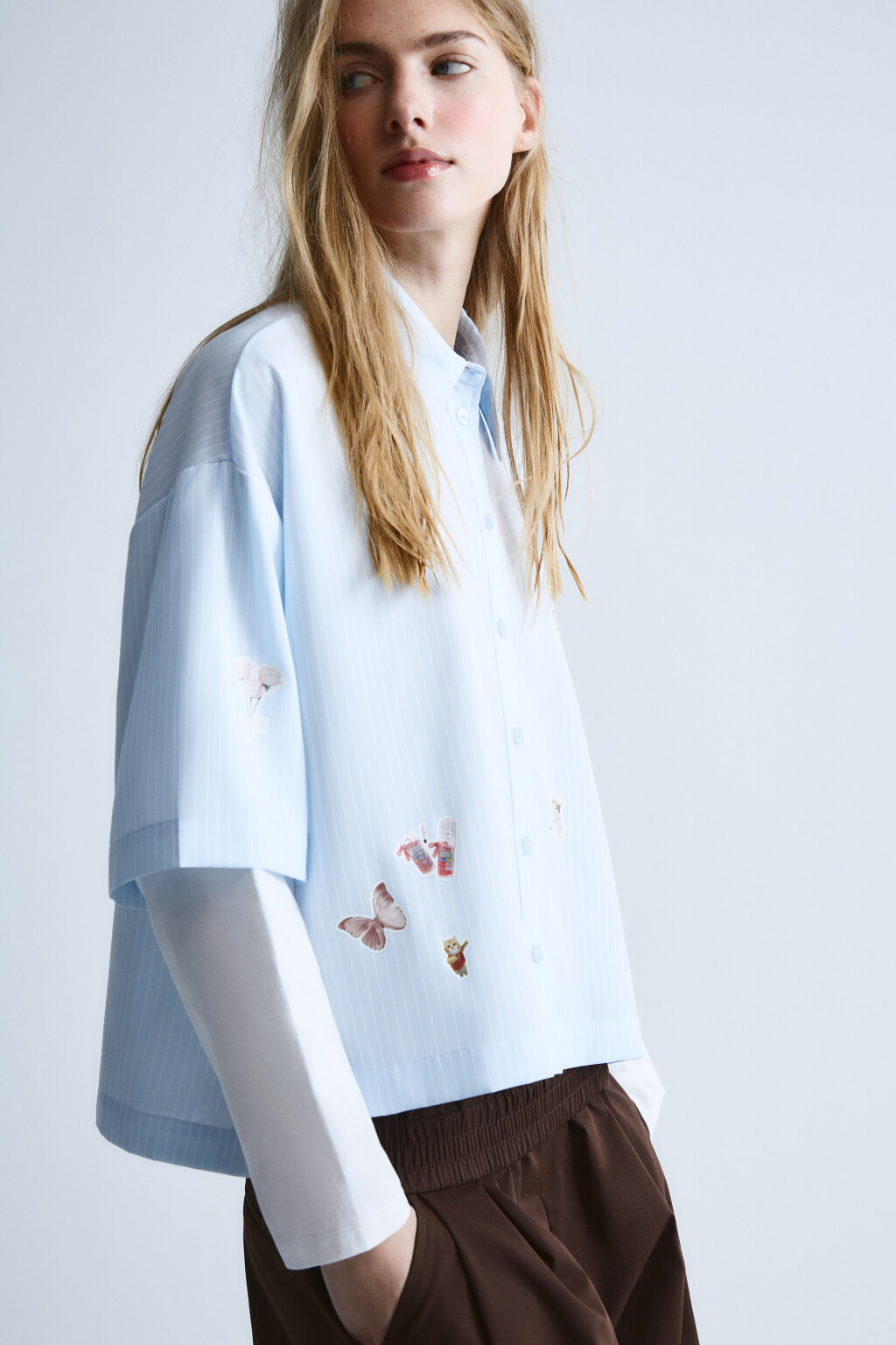 Рубашка с имитацией второго слоя и стикерами - цвет голубой - 2