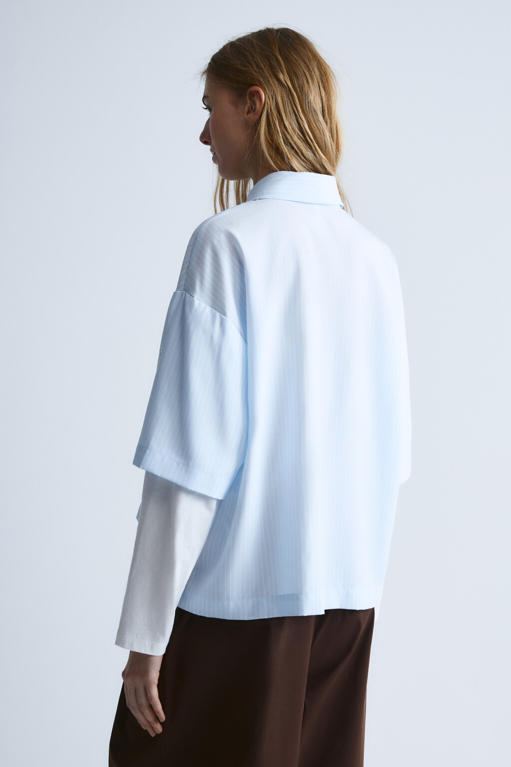 Рубашка с имитацией второго слоя и стикерами - цвет голубой - 4