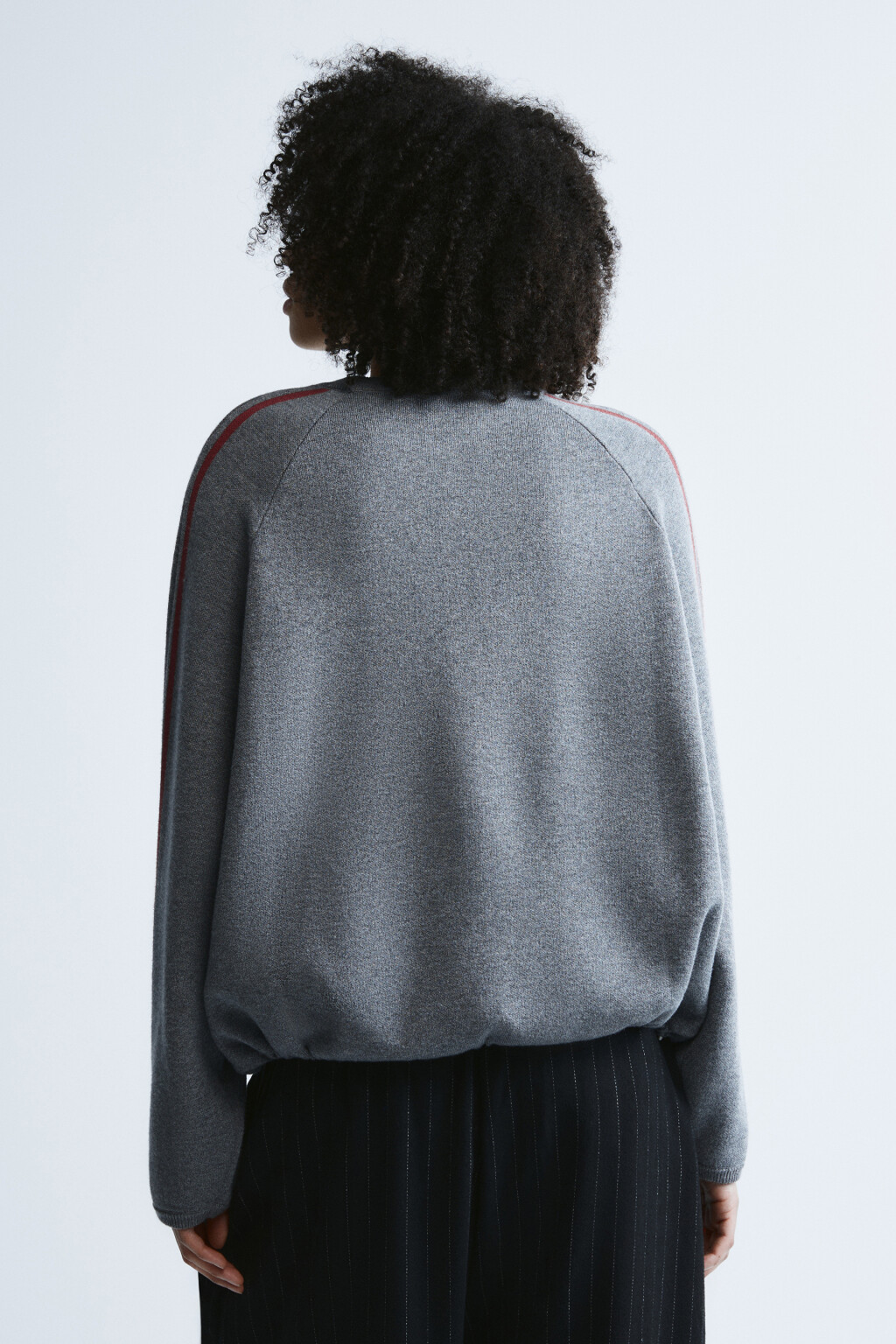Джемпер вязаный с лампасами - цвет серый - 4