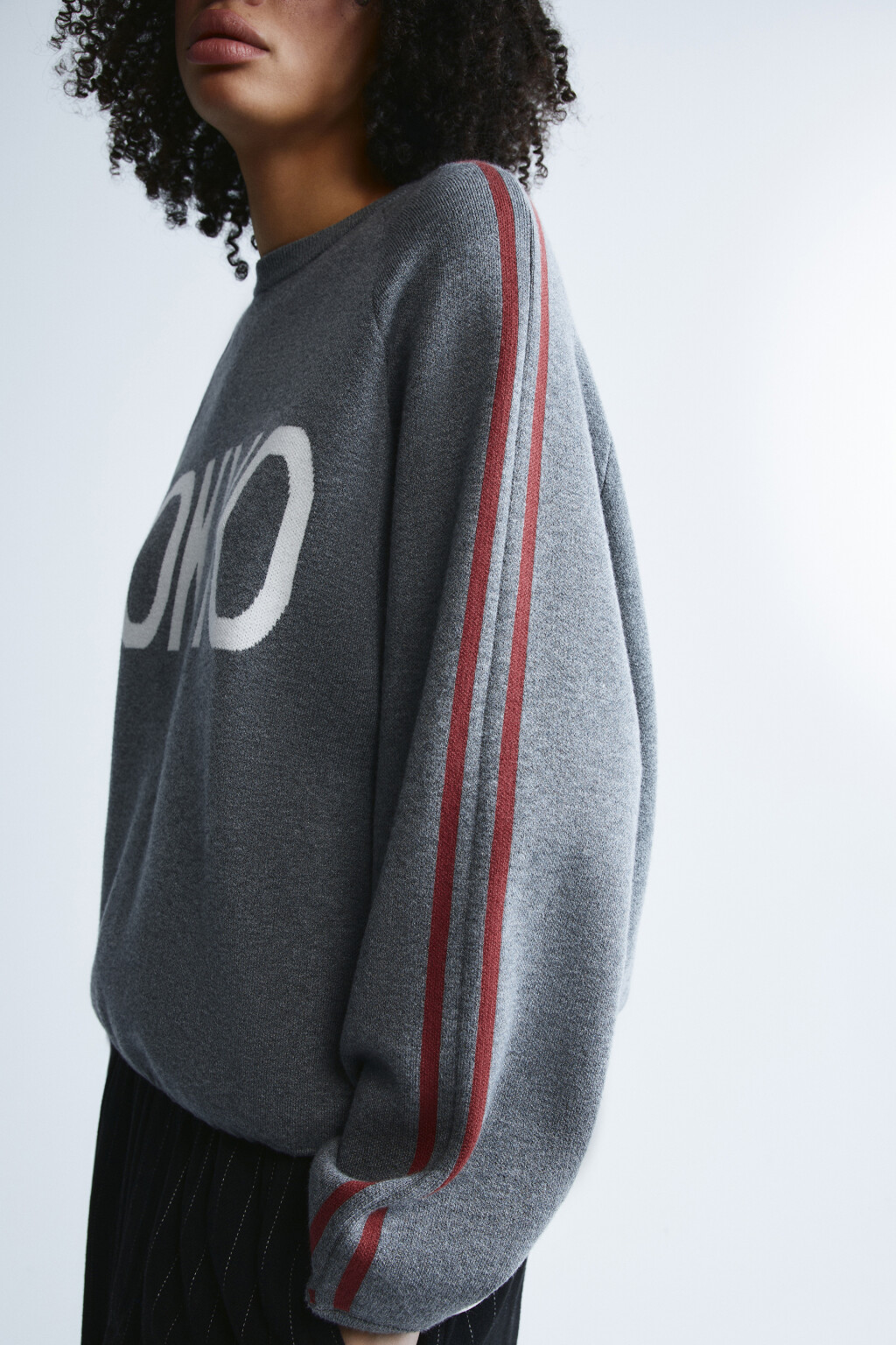 Джемпер вязаный с лампасами - цвет серый - 6
