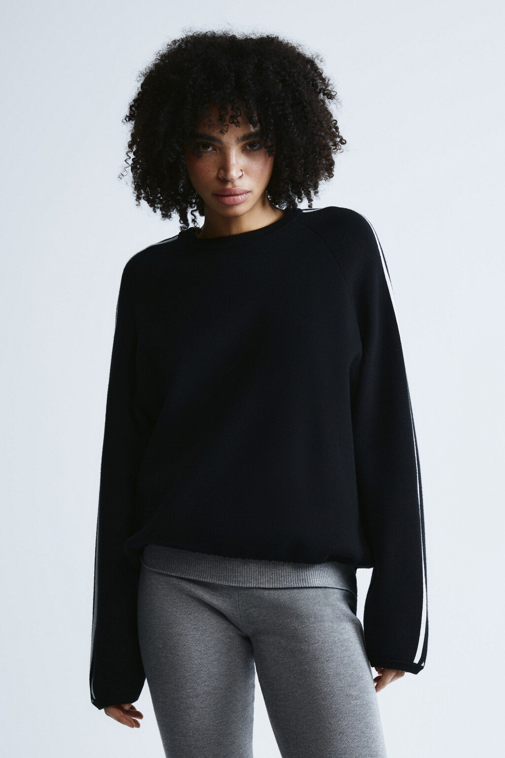 Джемпер вязаный с лампасами - цвет черный - 4