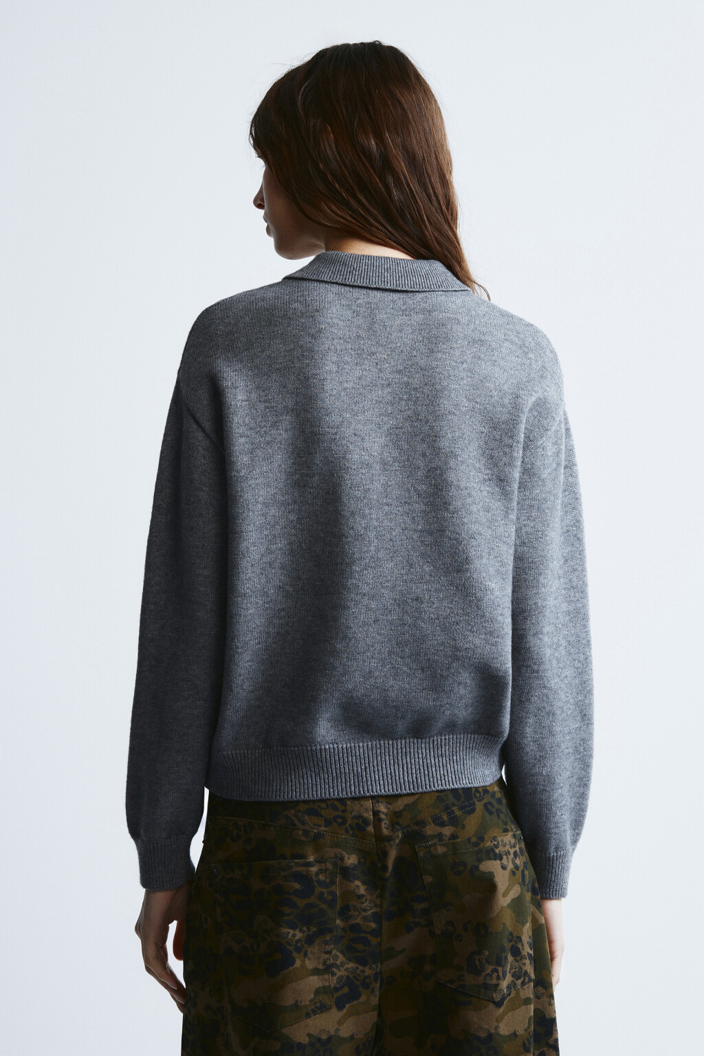 Джемпер вязаный с вышивкой - цвет серый - 4