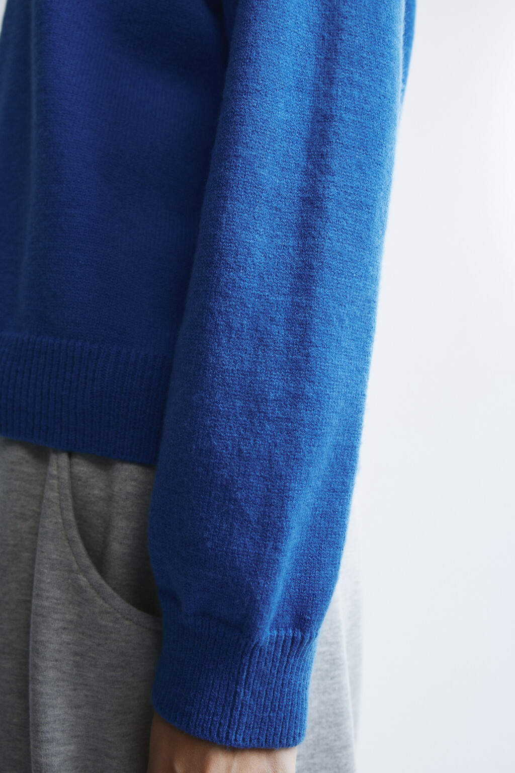 Джемпер вязаный с вышивкой - цвет синий - 7