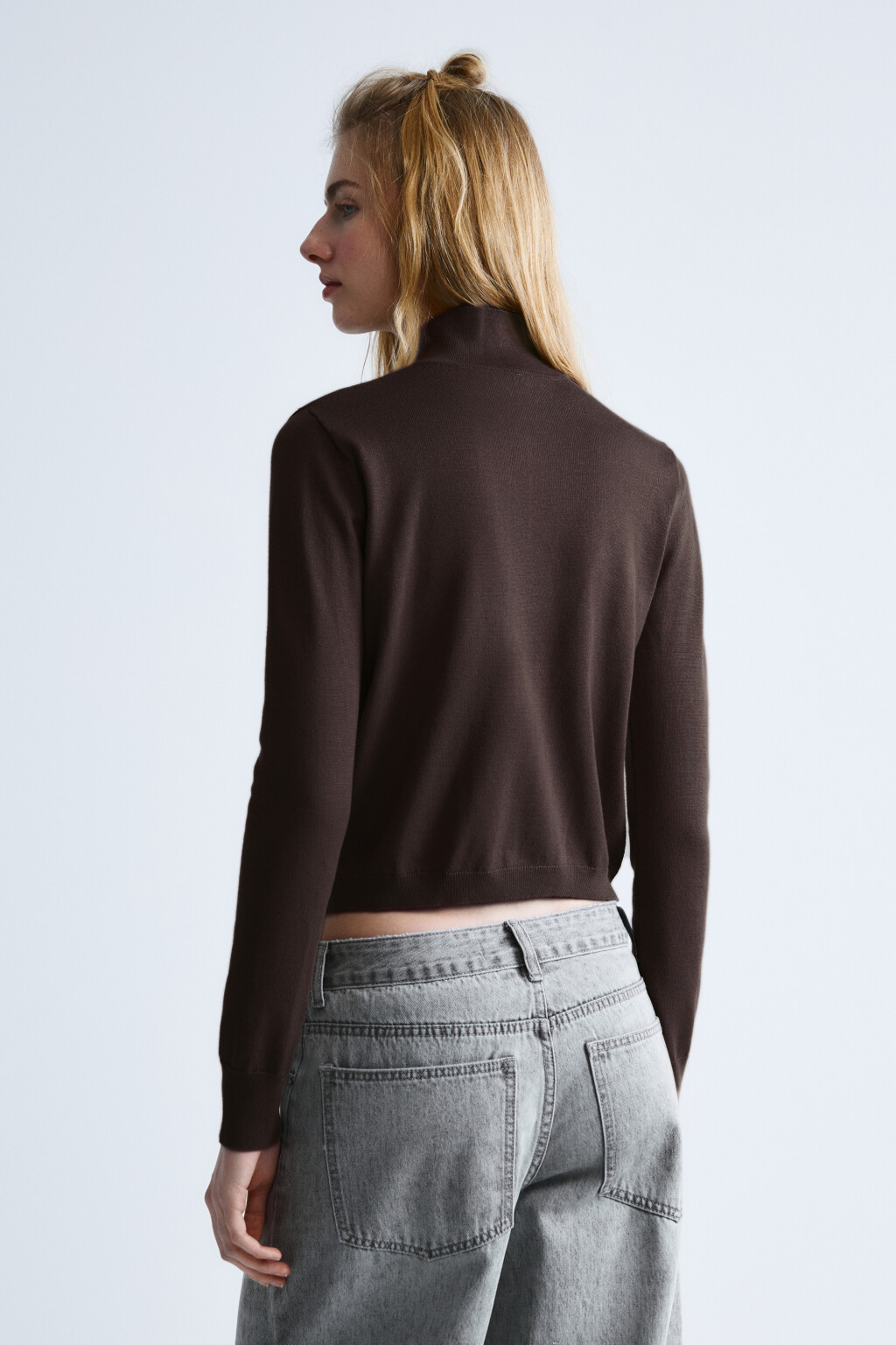 Джемпер вязаный с вортником-стойкой - цвет коричневый - 2