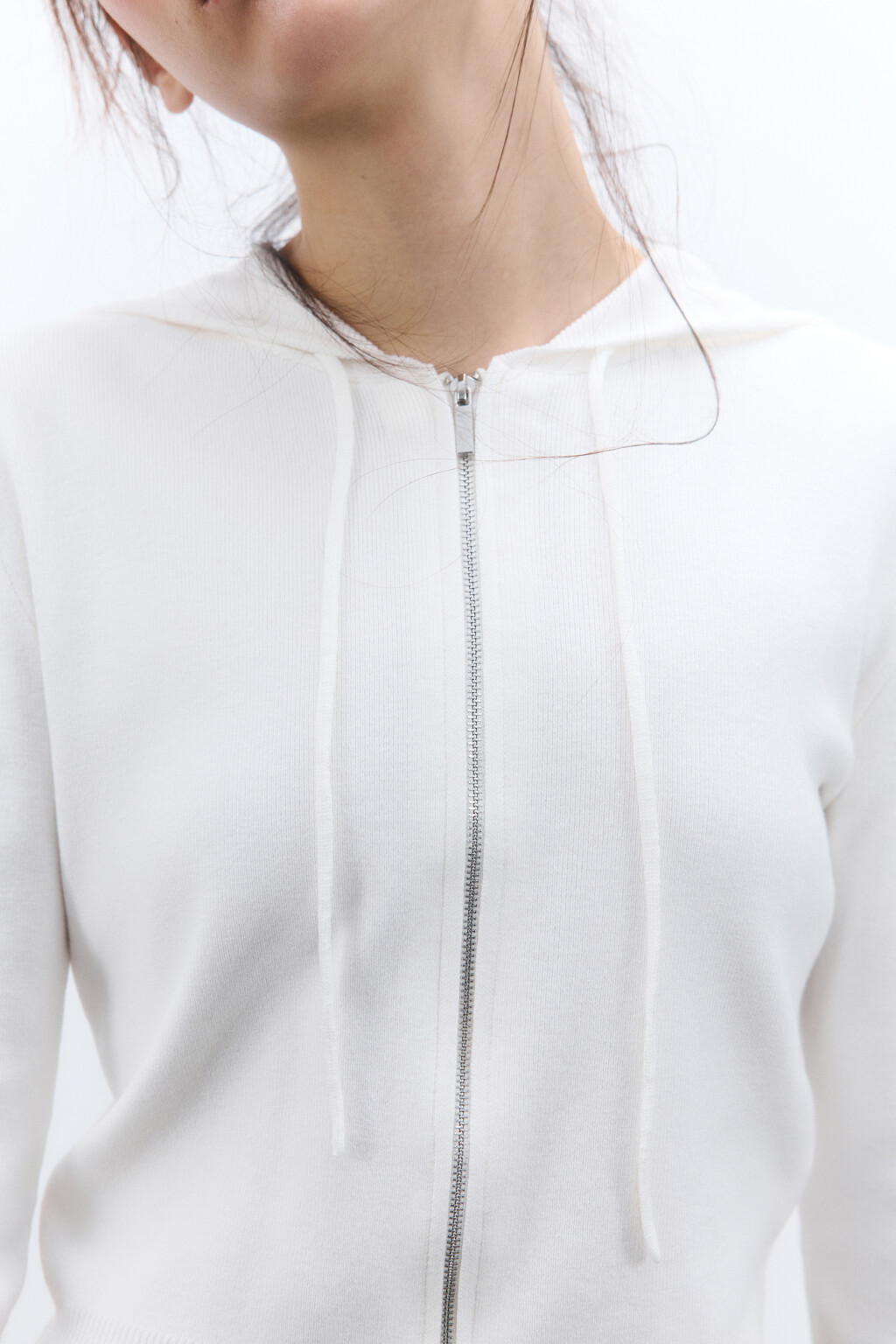 Худи-зипка вязаная с капюшоном - цвет молочный - 5