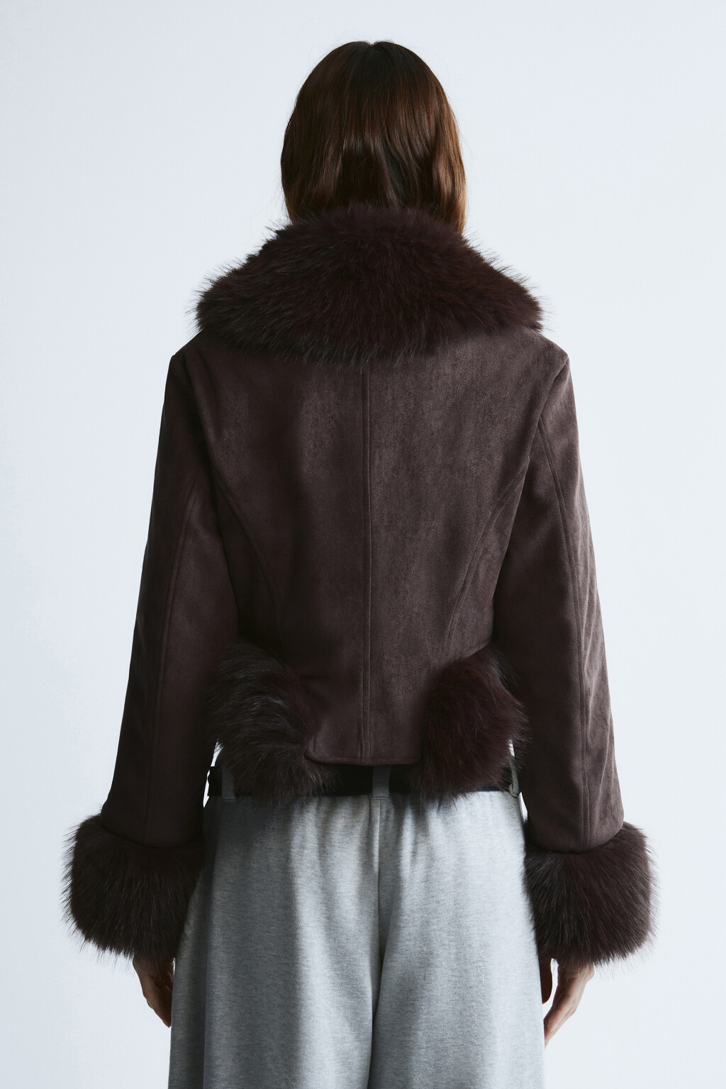 Куртка с замшевой фактурой и опушкой - цвет коричневый - 4