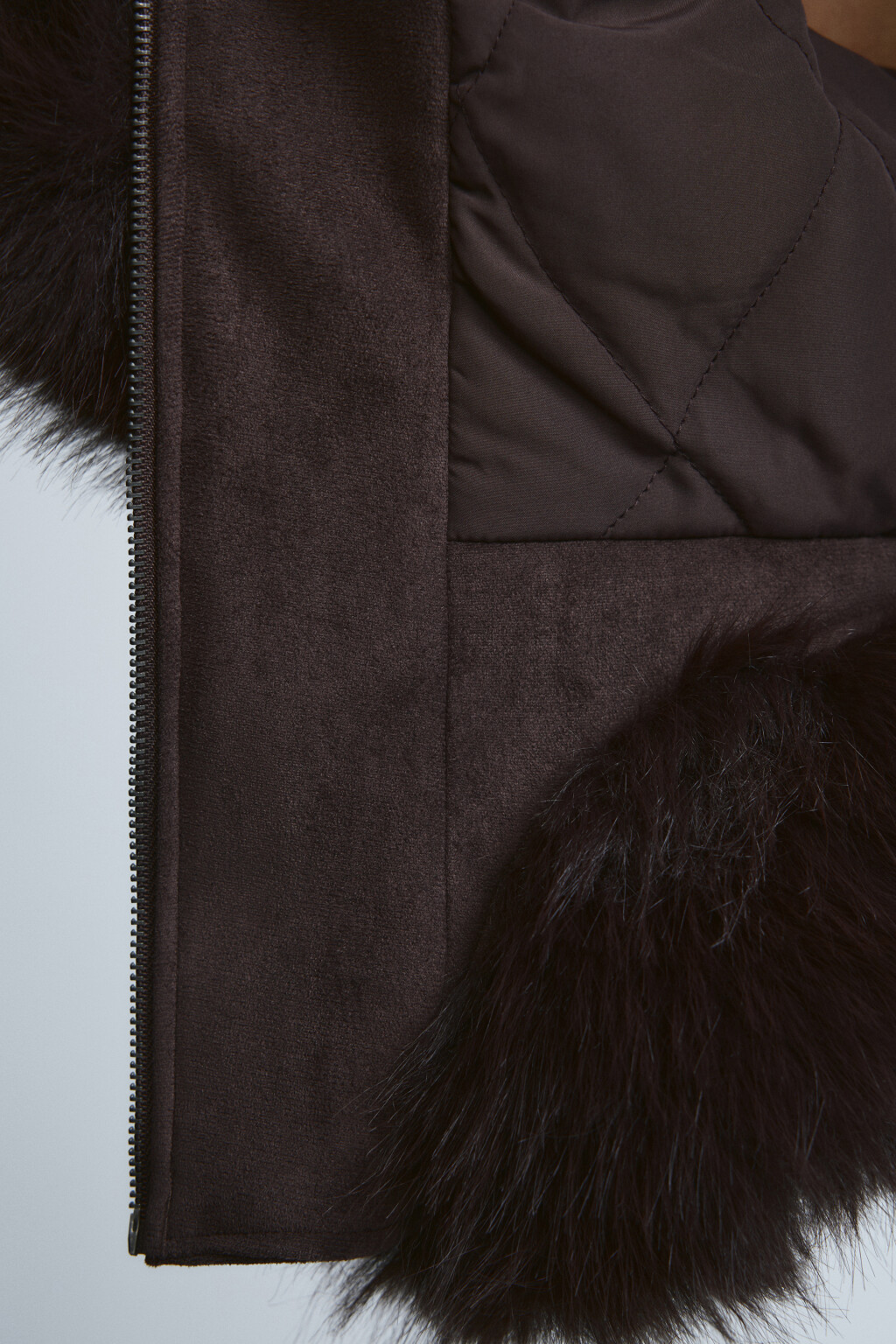 Куртка с замшевой фактурой и опушкой - цвет коричневый - 8