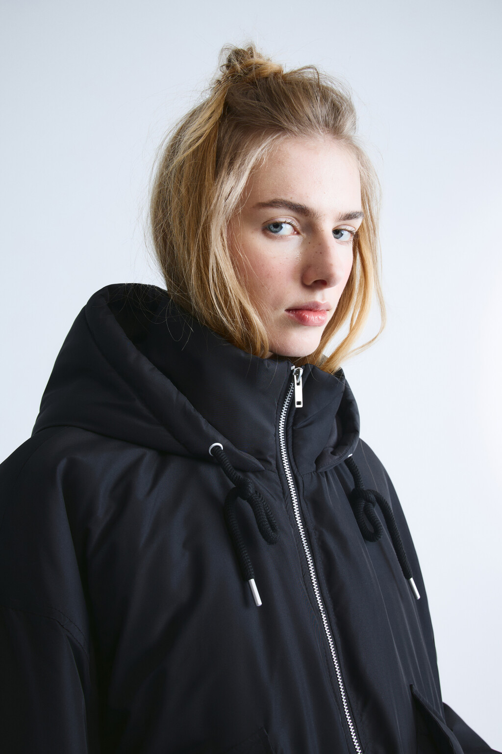 Куртка свободного кроя с капюшоном - цвет черный - 6