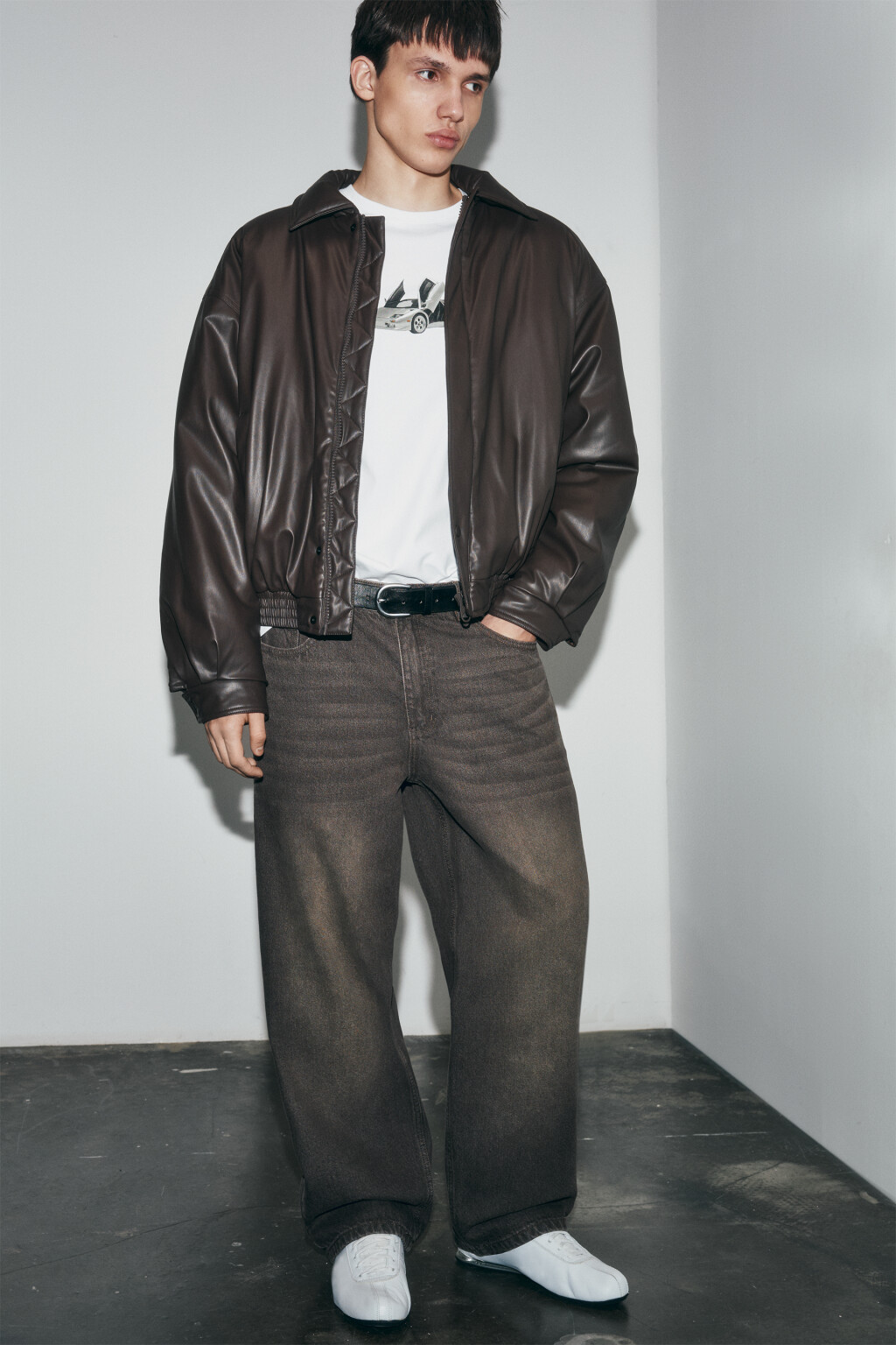 Куртка-бомбер с кожаной фактурой без капюшона - цвет коричневый - 1