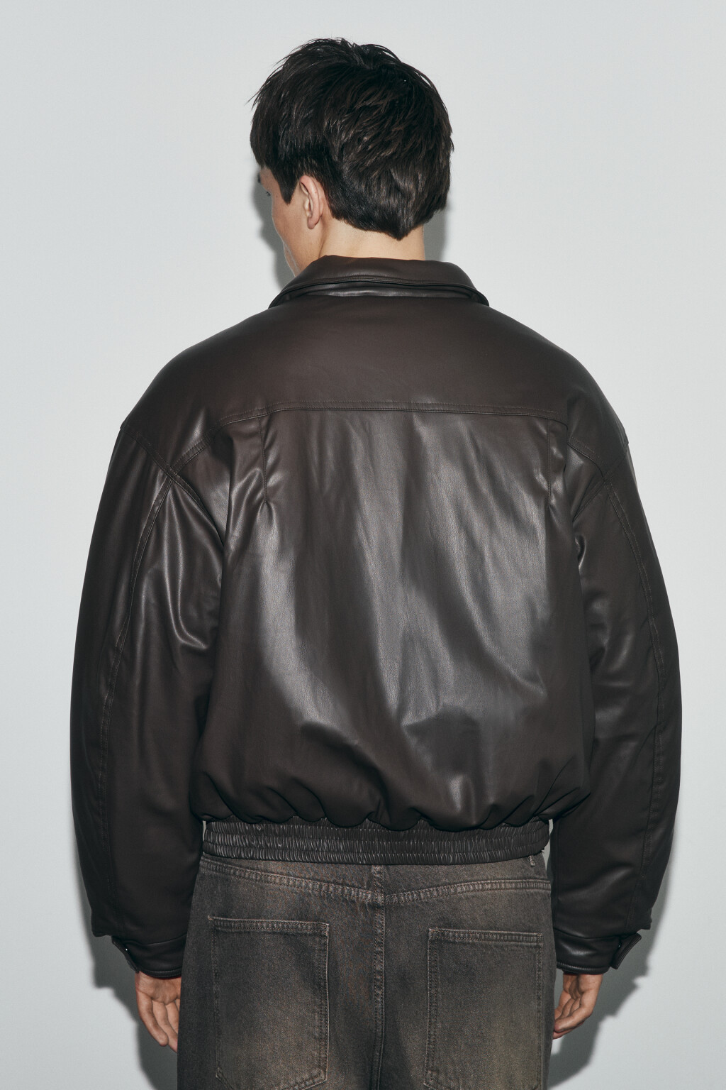 Куртка-бомбер с кожаной фактурой без капюшона - цвет коричневый - 4