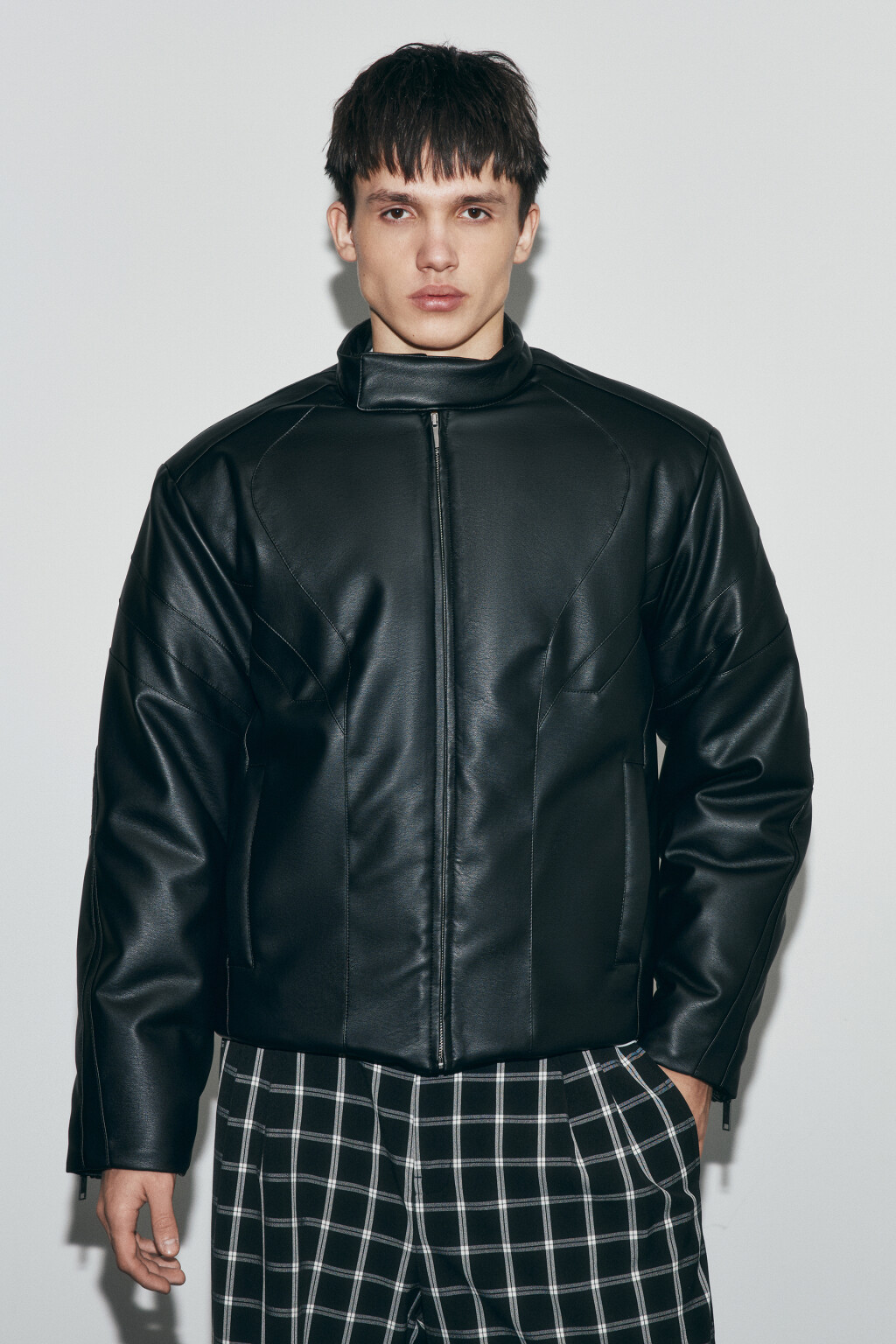 Куртка стеганая с кожаной фактурой без капюшона - цвет черный - 3