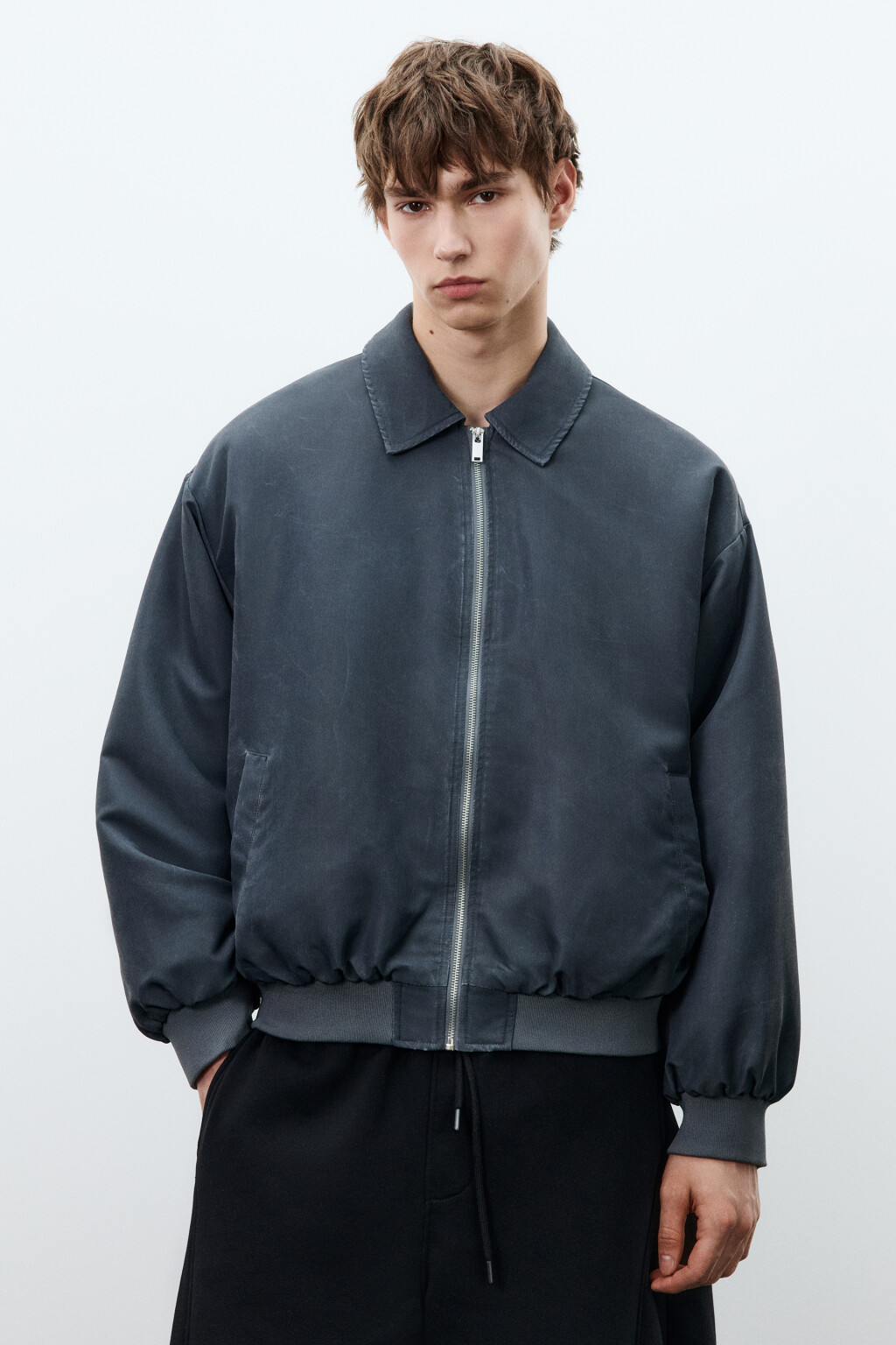 Куртка-бомбер с отложным воротником утепленная - цвет серый - 2