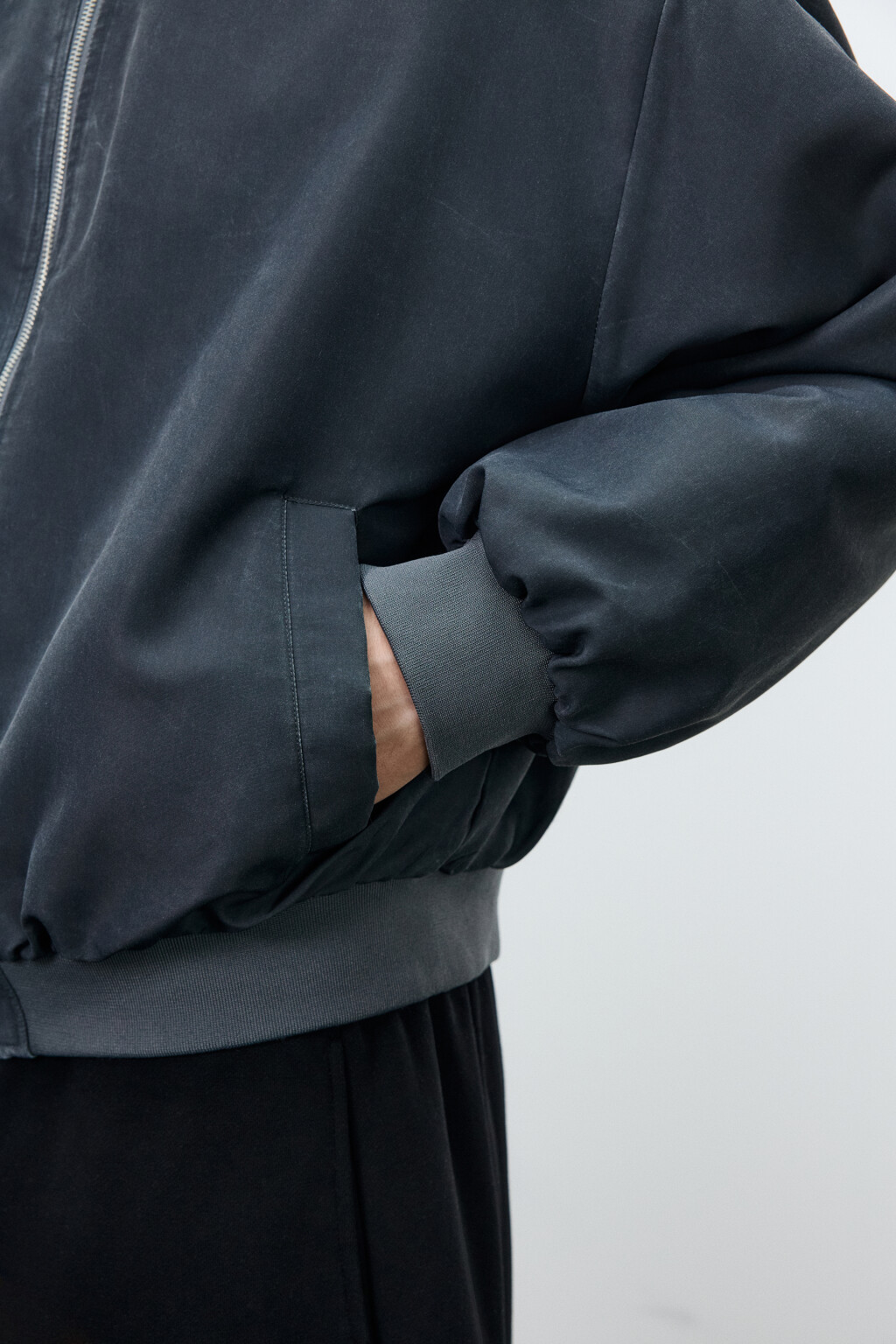 Куртка-бомбер с отложным воротником утепленная - цвет серый - 6