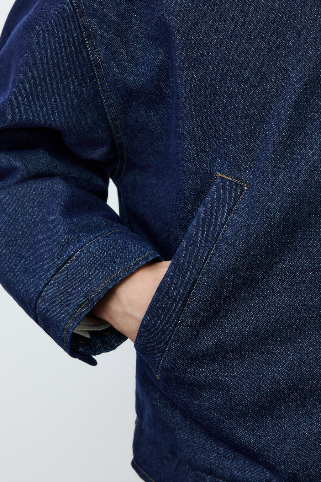 Куртка-бомбер джинсовая с отложным воротником - цвет синий - 6