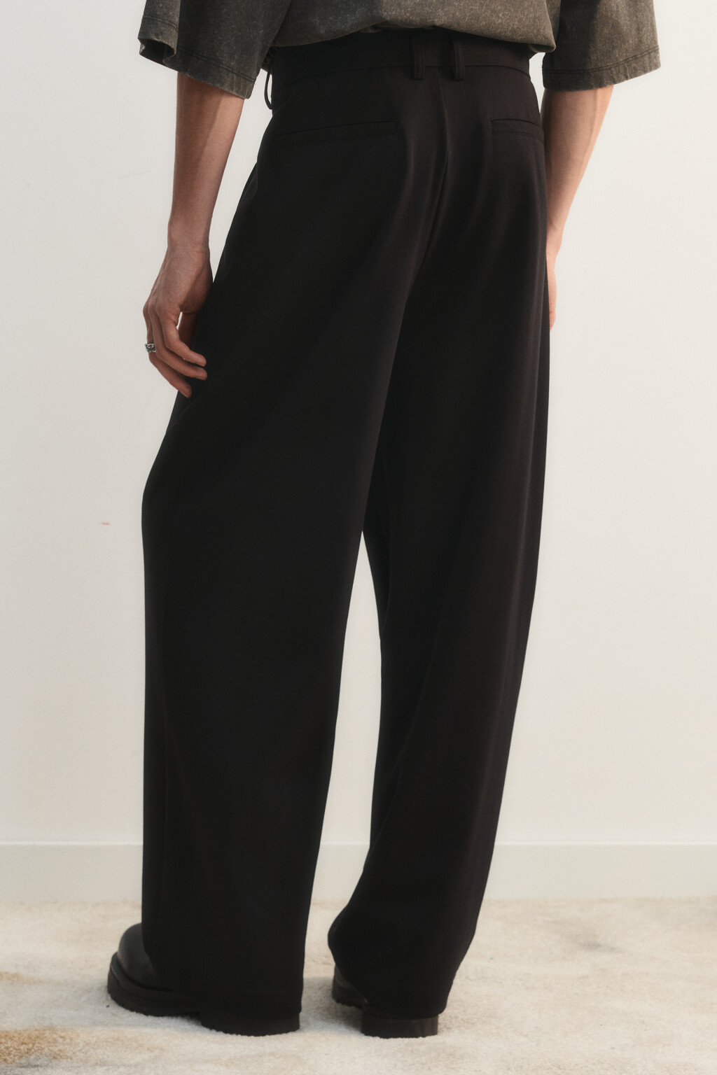 Брюки классические со стрелками - цвет черный - 3