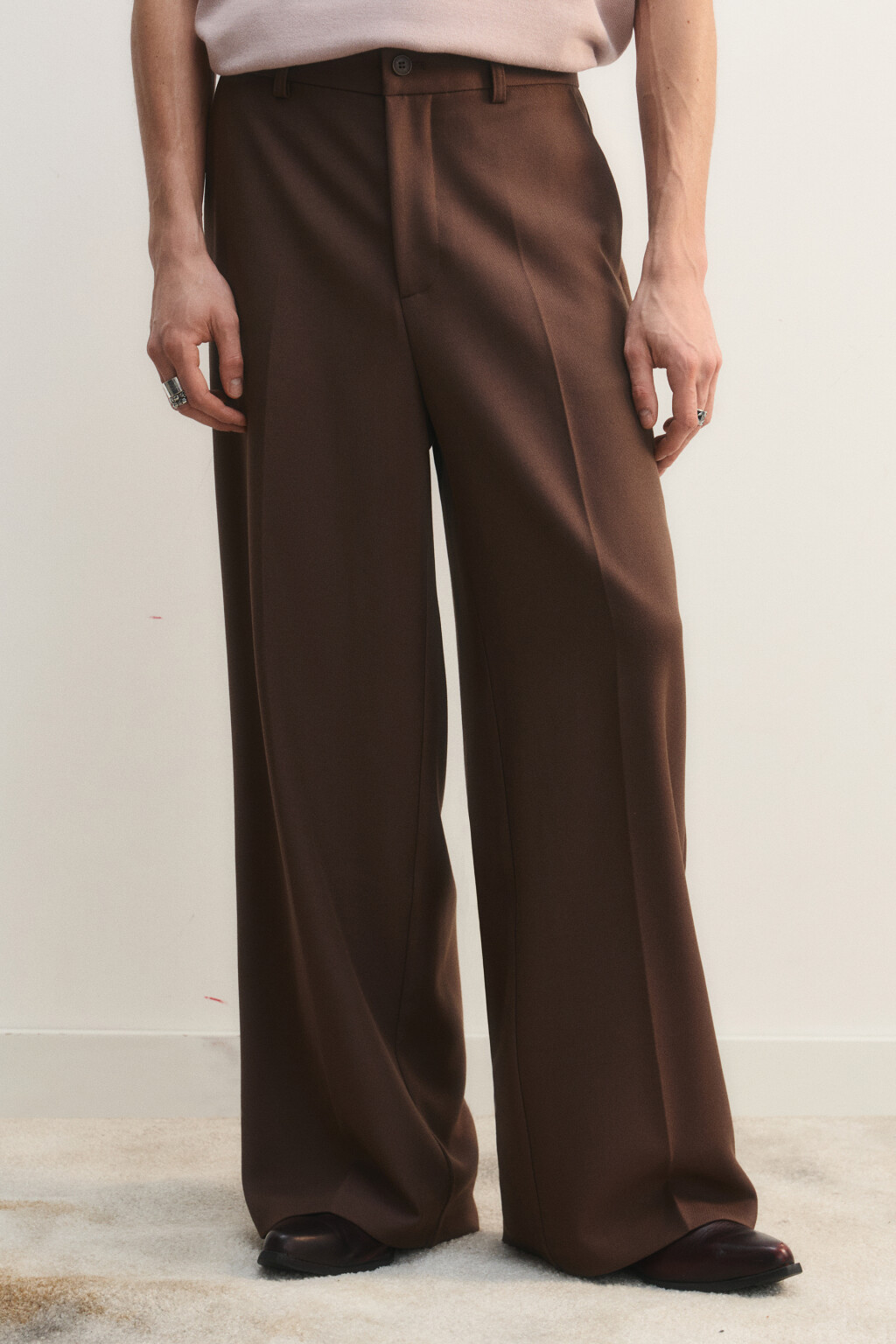 Брюки широкие со стрелками - цвет коричневый - 2