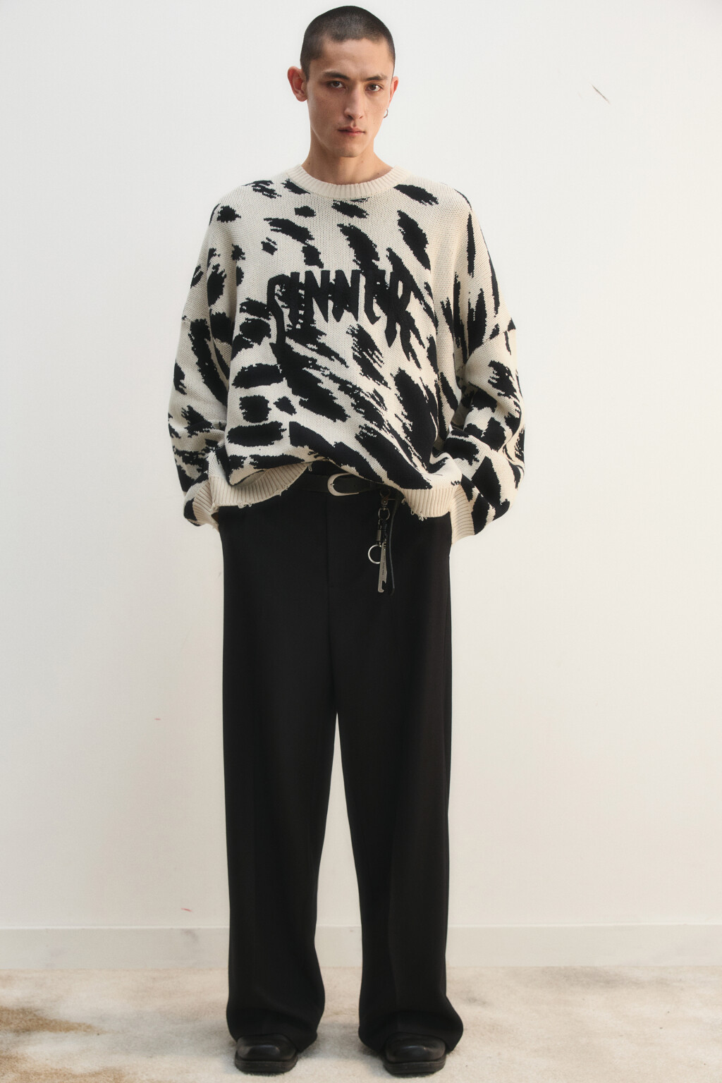 Брюки широкие со стрелками - цвет черный - 2