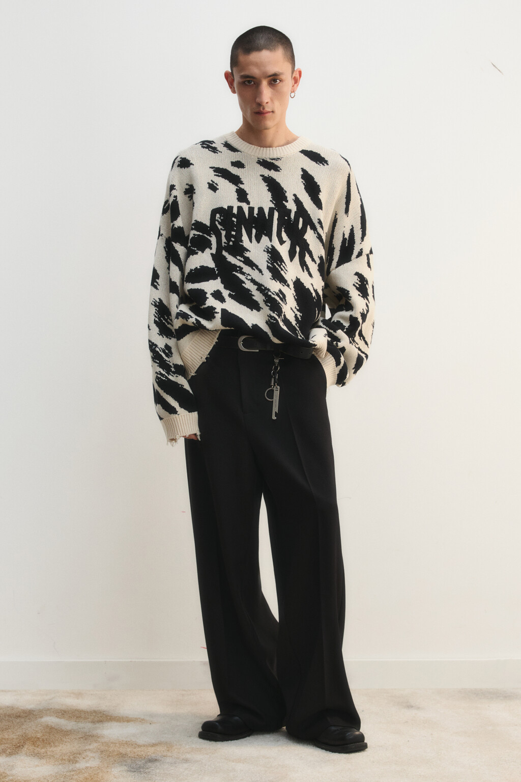 Брюки широкие со стрелками - цвет черный - 5