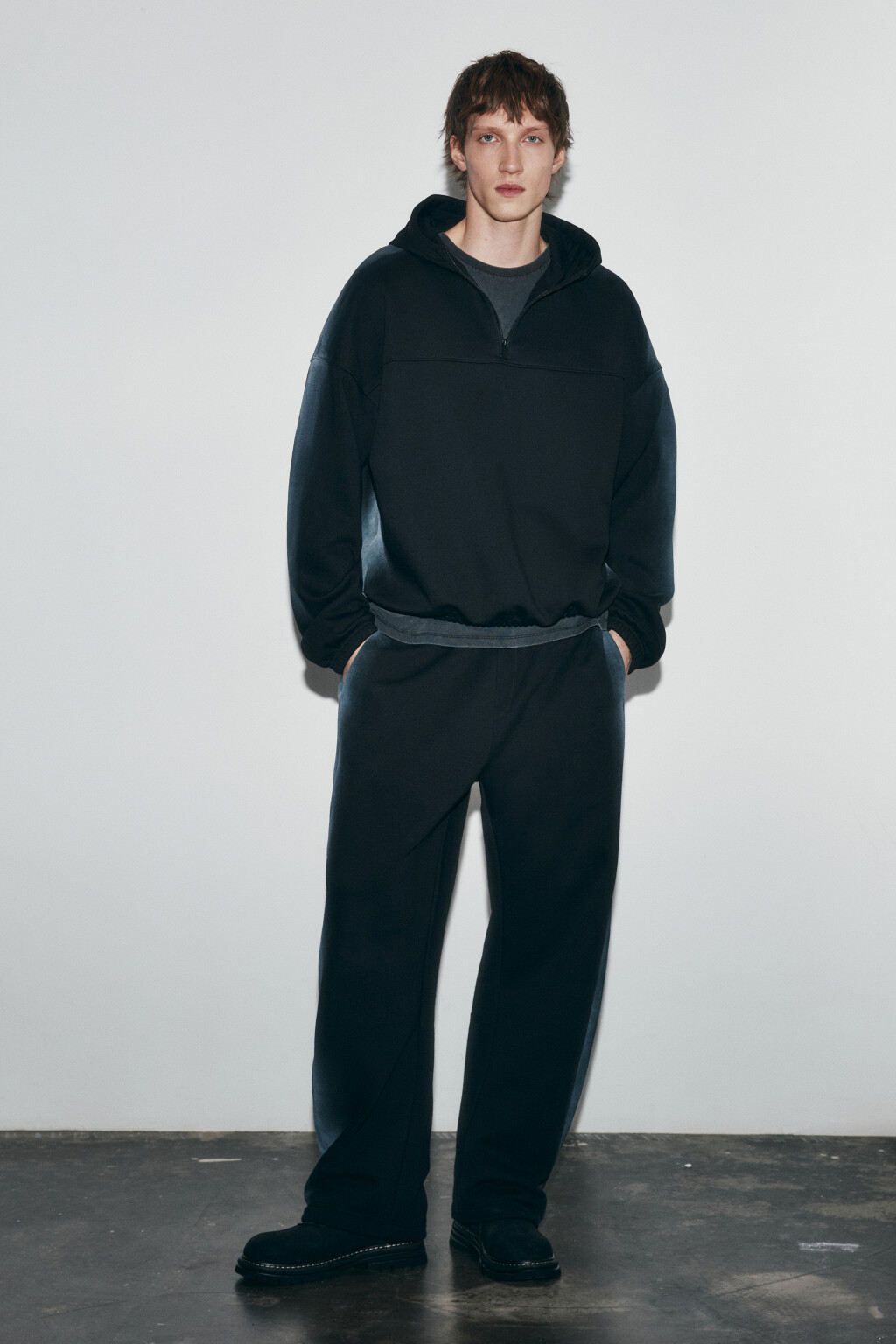 Брюки из футера с вареным эффектом - цвет черный - 4