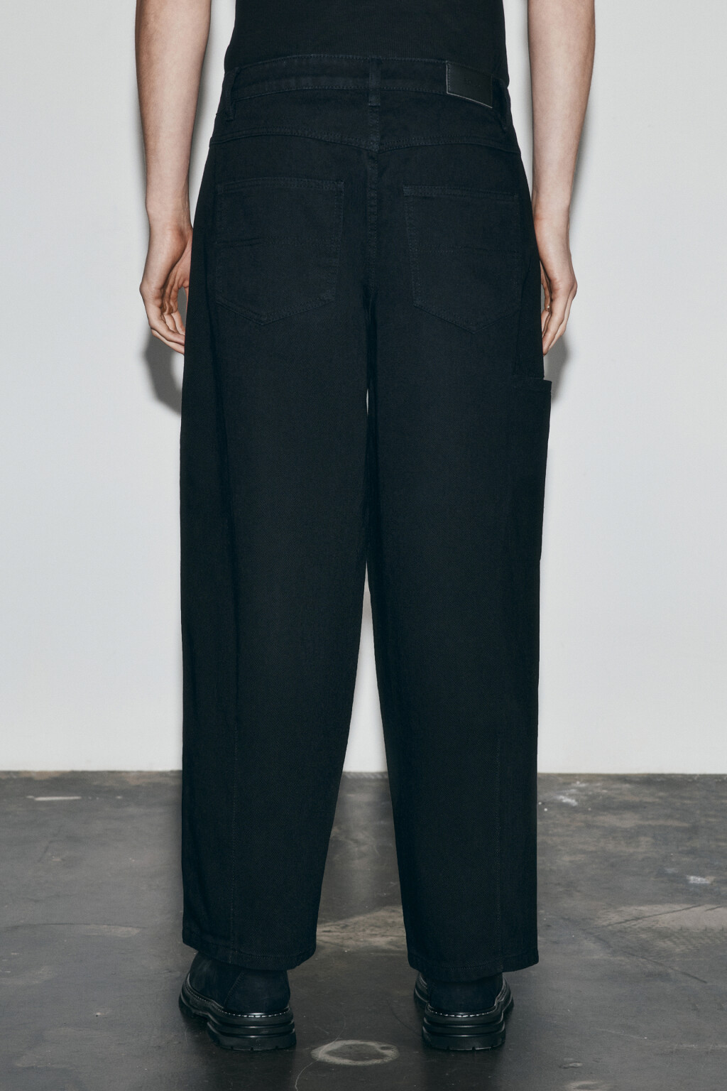 Брюки широкие с декоративными швами - цвет черный - 3