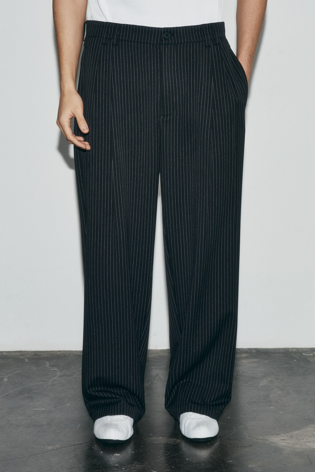 Брюки wide leg со средней посадкой в полоску - цвет черный - 3