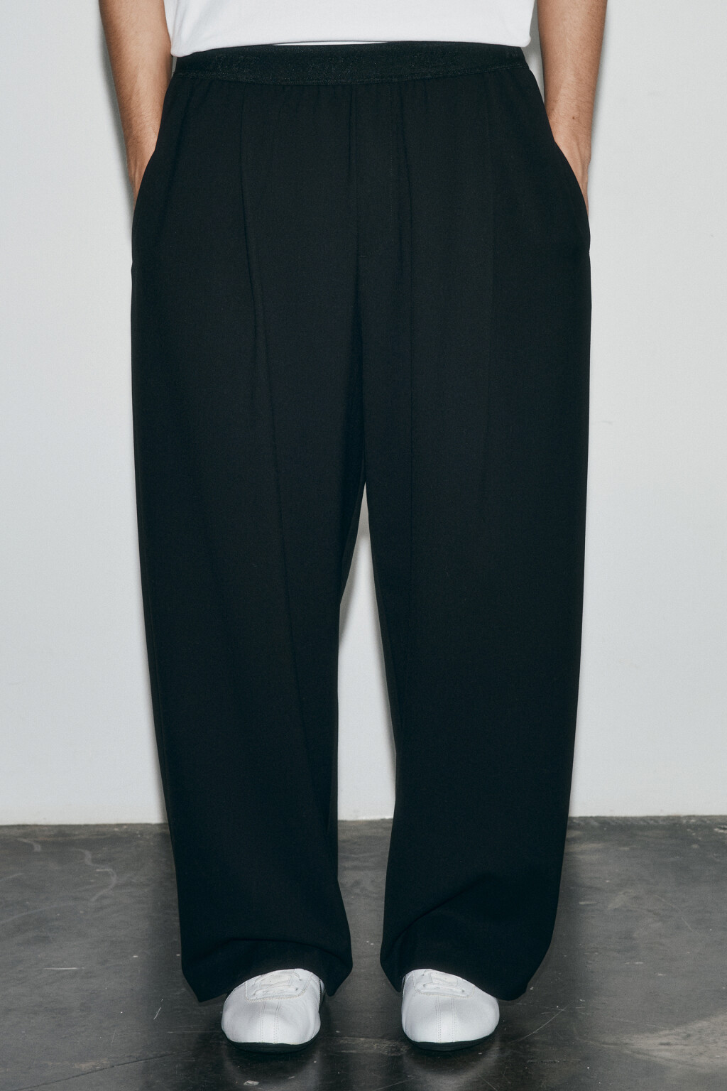 Брюки wide leg со средней посадкой на резинке - цвет черный - 3