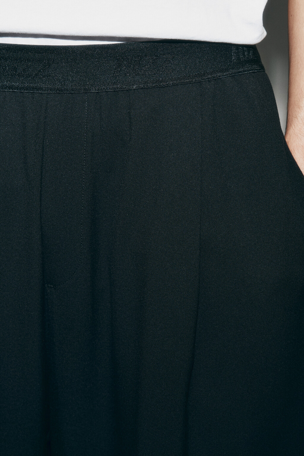 Брюки wide leg со средней посадкой на резинке - цвет черный - 6