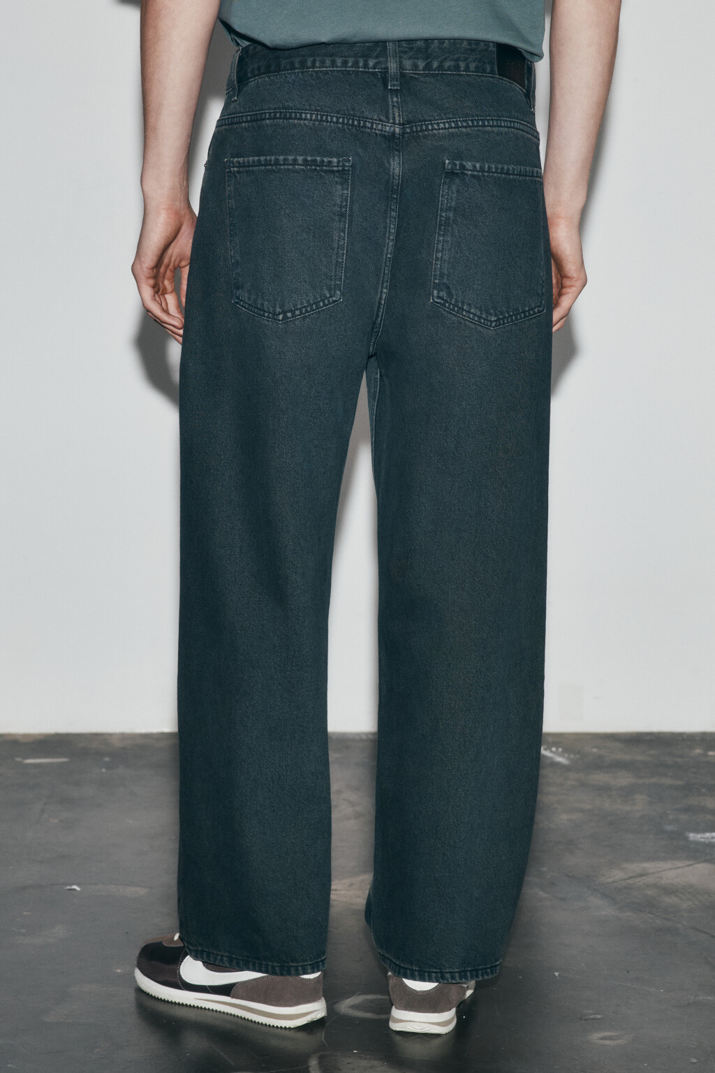 Джинсы straight fit со средней посадкой - цвет серый - 4