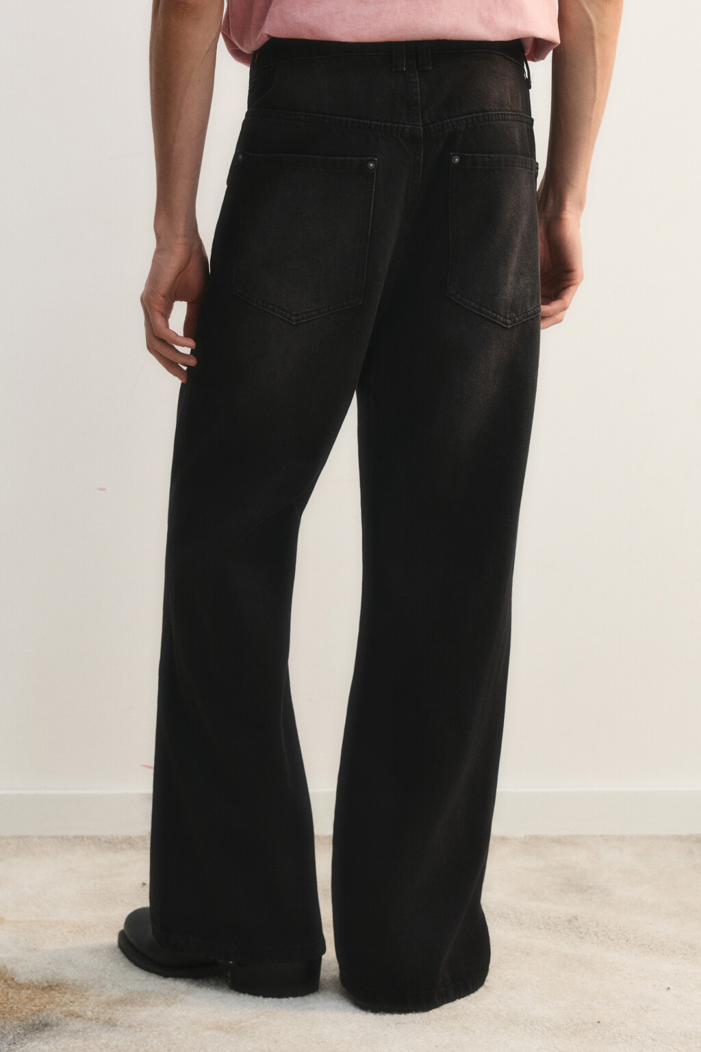 Джинсы клеш с декоративными швами - цвет черный - 4